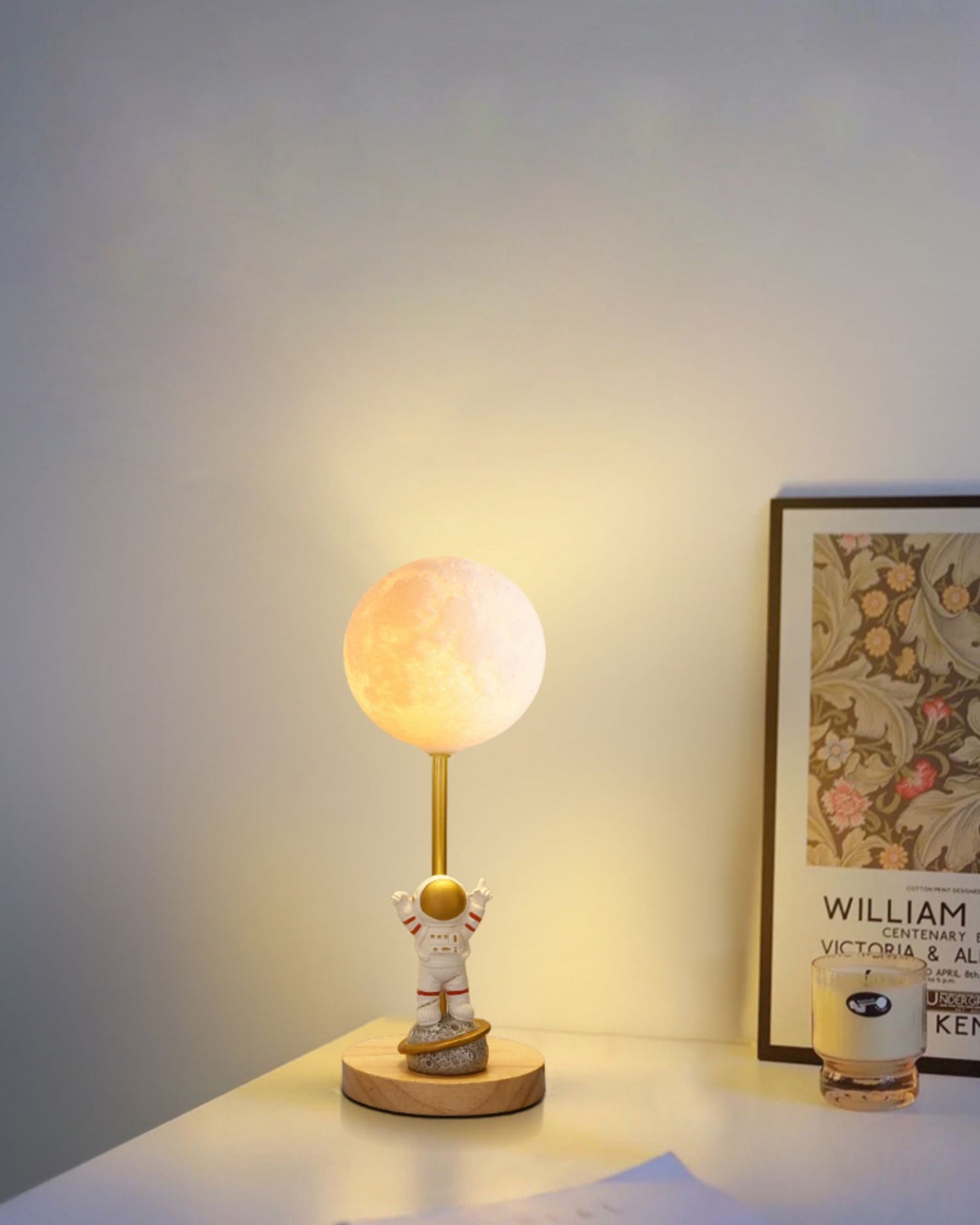 Creative Moon Table Lamp - Lumpaz