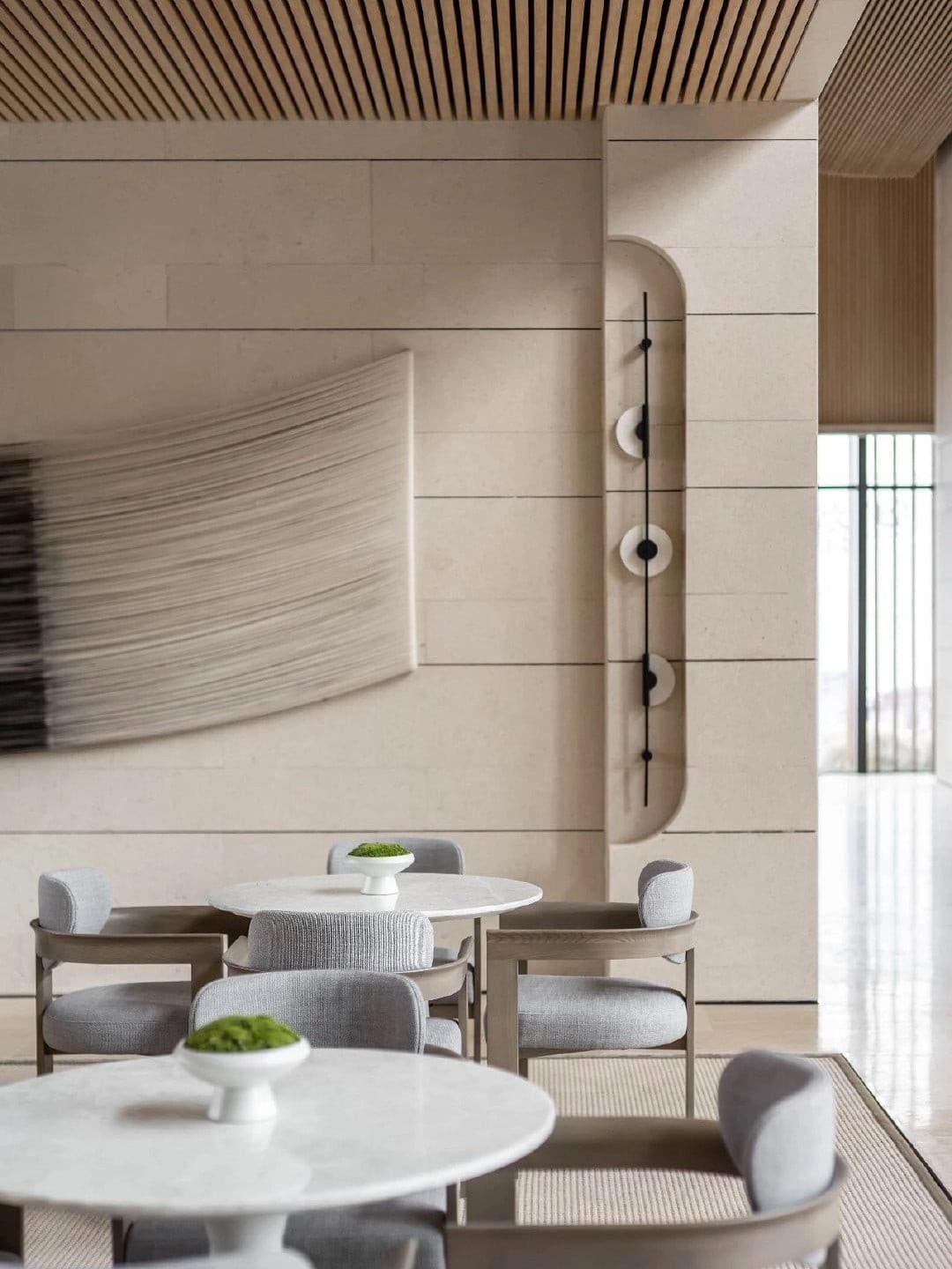 Black Slender Alabaster Wall Lamp - Lumpaz