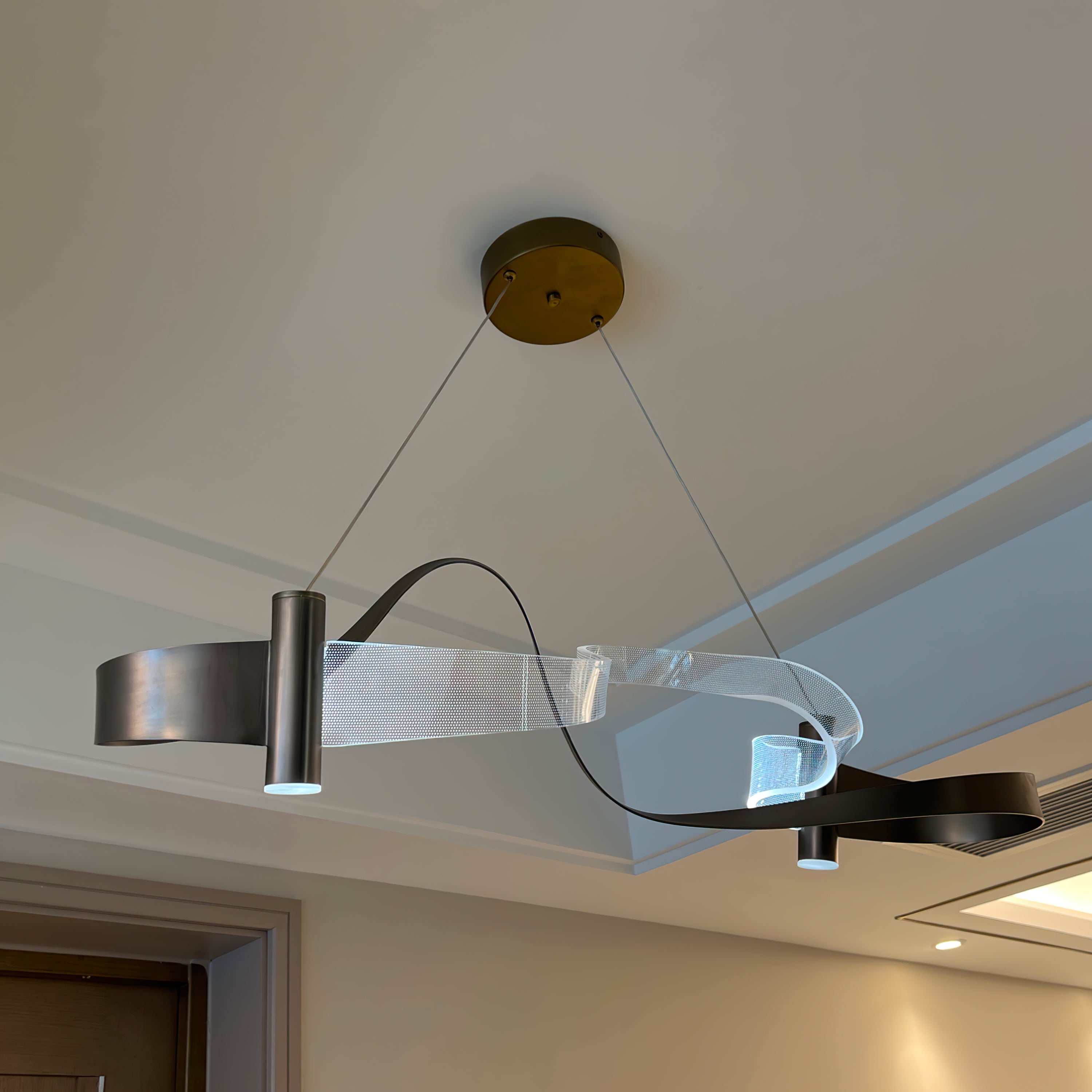 Zephyr LED Linear Chandelier - Lumpaz