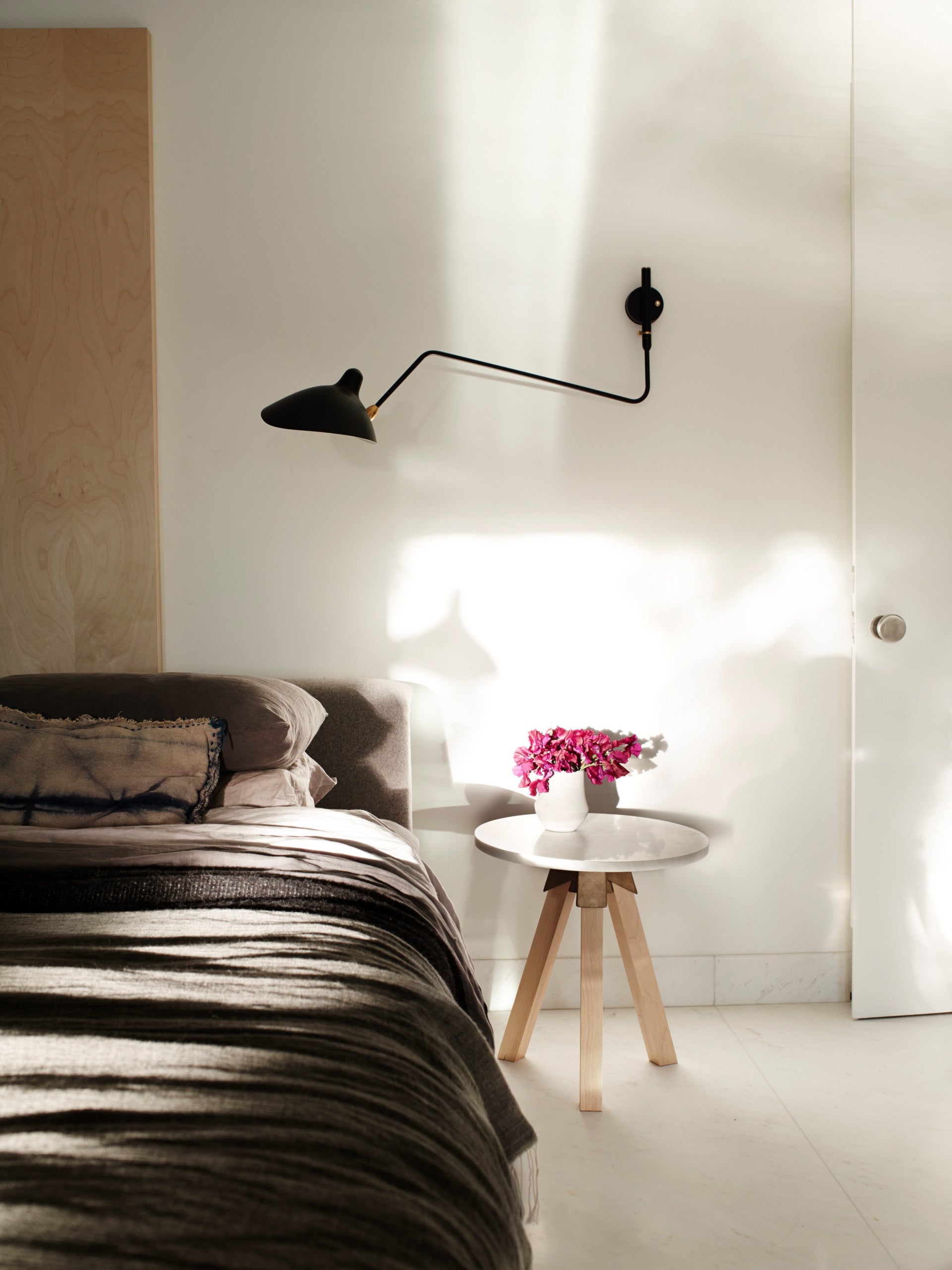 Serge Mouille Wall Lamp - Lumpaz