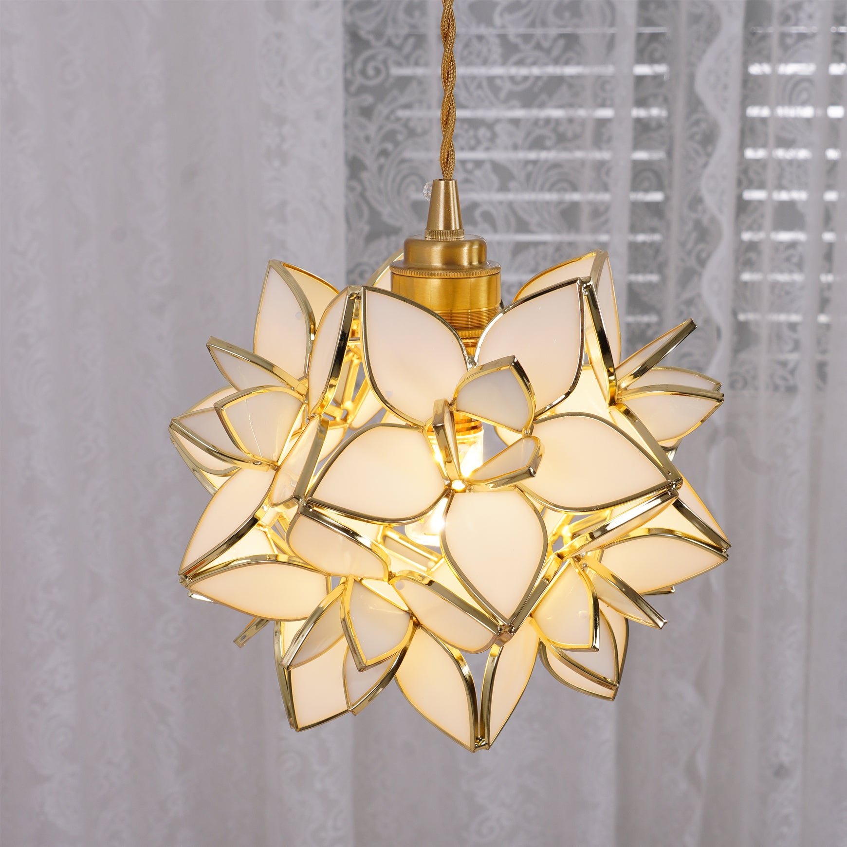 Capiz Pendant Lamp - Lumpaz