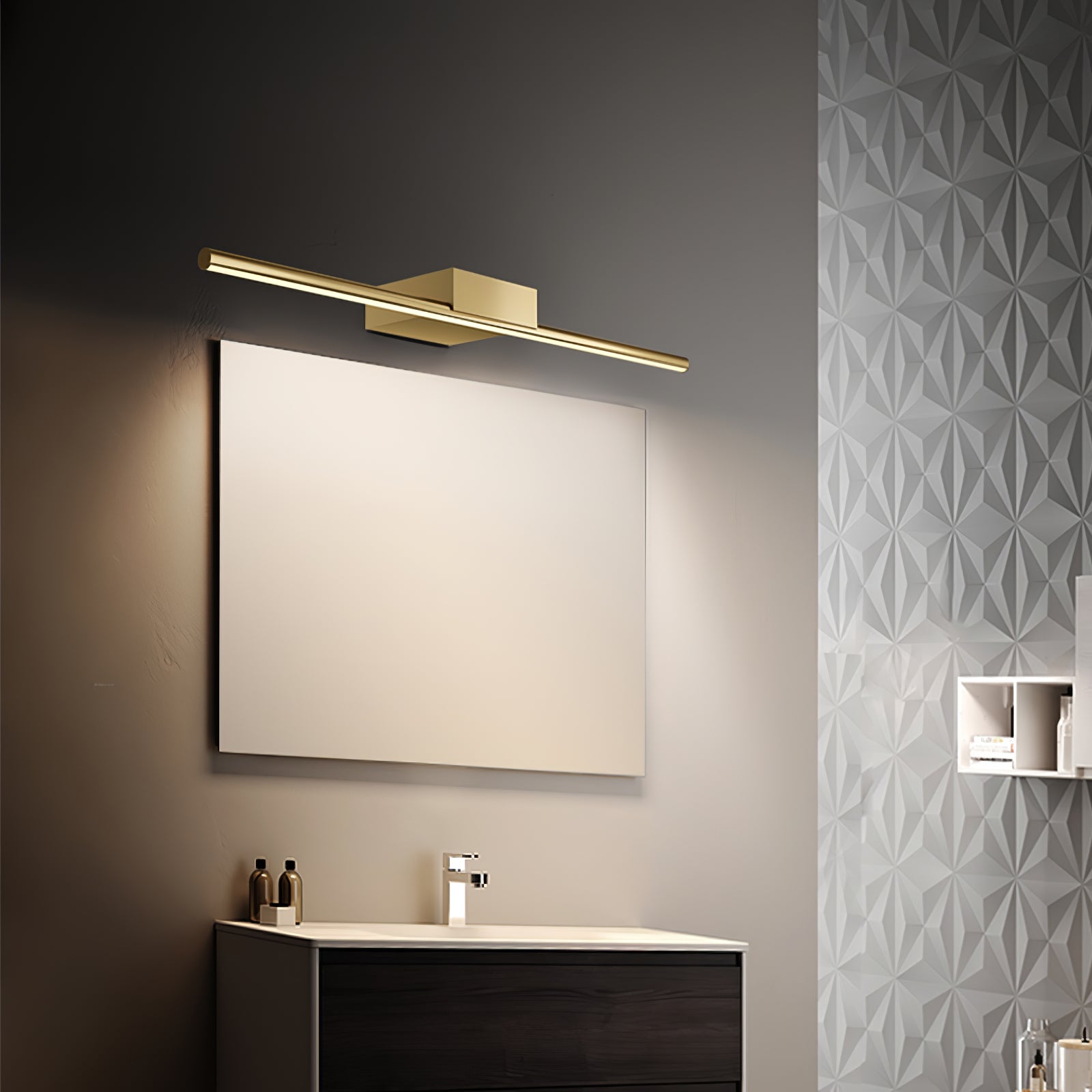 Metallic Streamlined Wall Lamp - Lumpaz