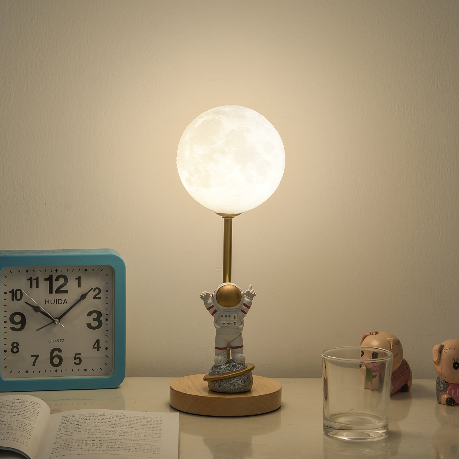 Creative Moon Table Lamp - Lumpaz