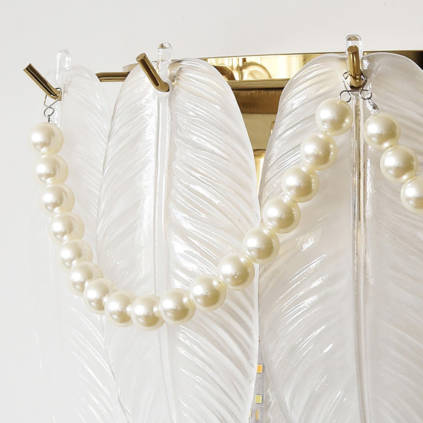 Feather Pearl Wall Lamp - Lumpaz