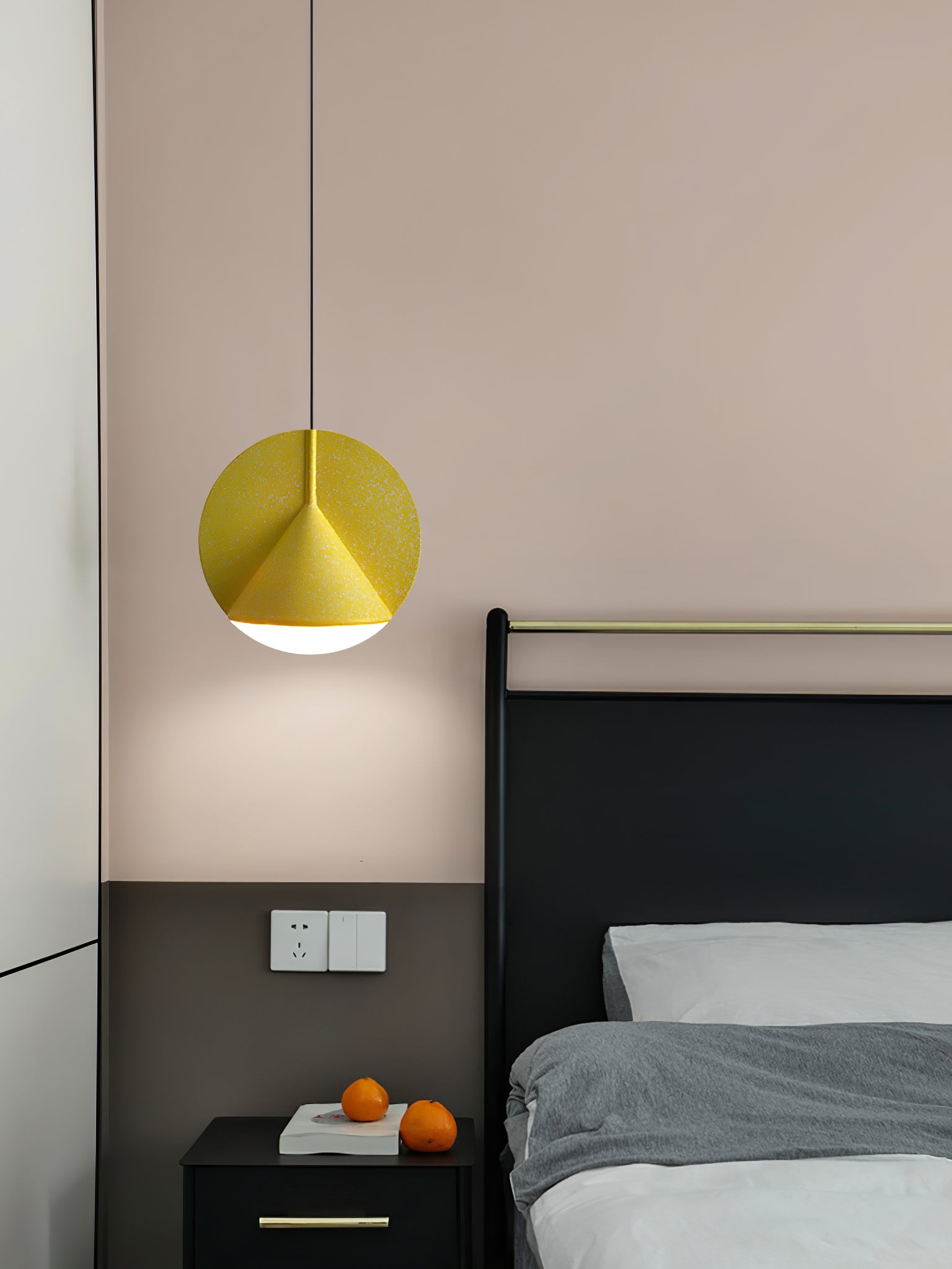 Ossa Resin Pendant Lamp - Lumpaz