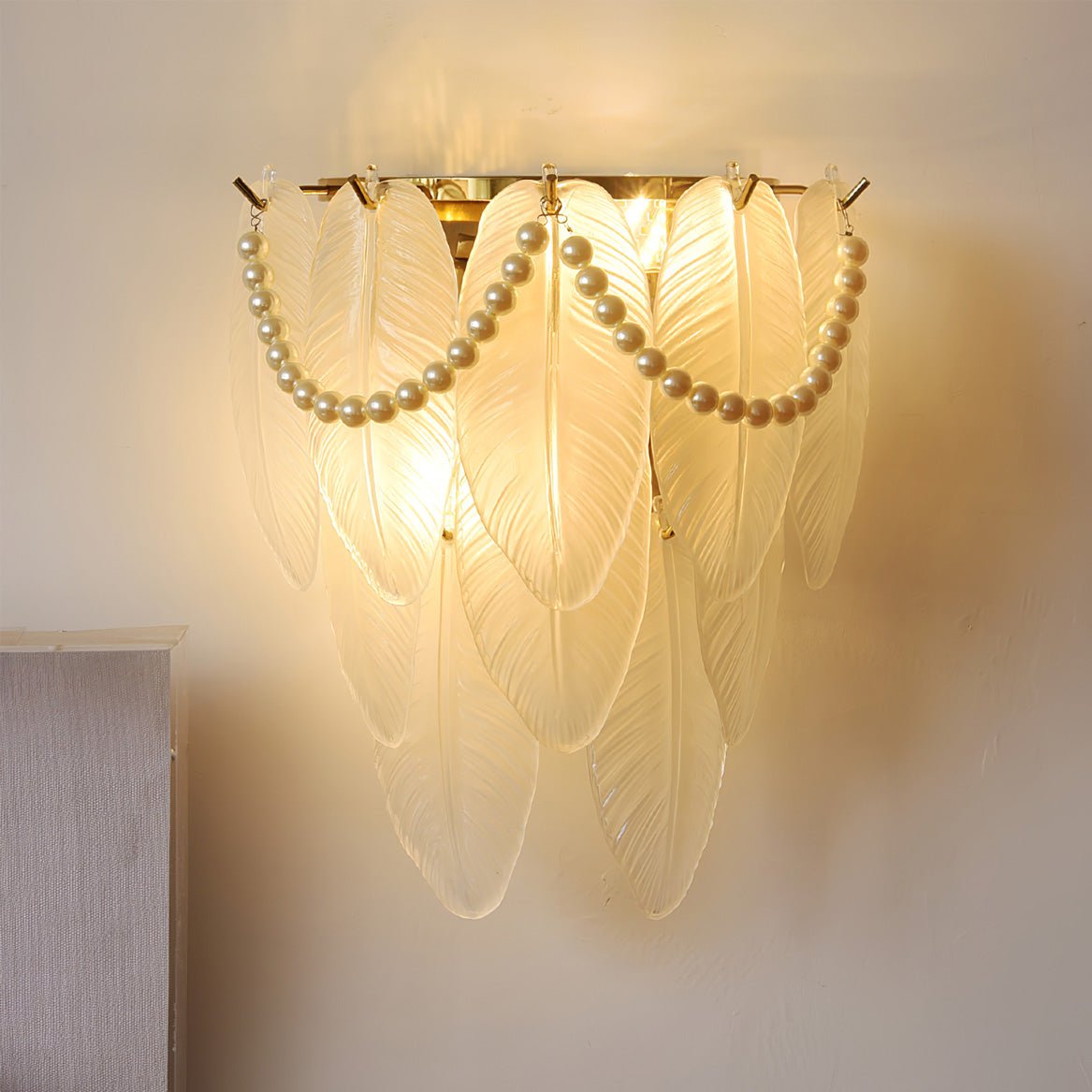 Feather Pearl Wall Lamp - Lumpaz