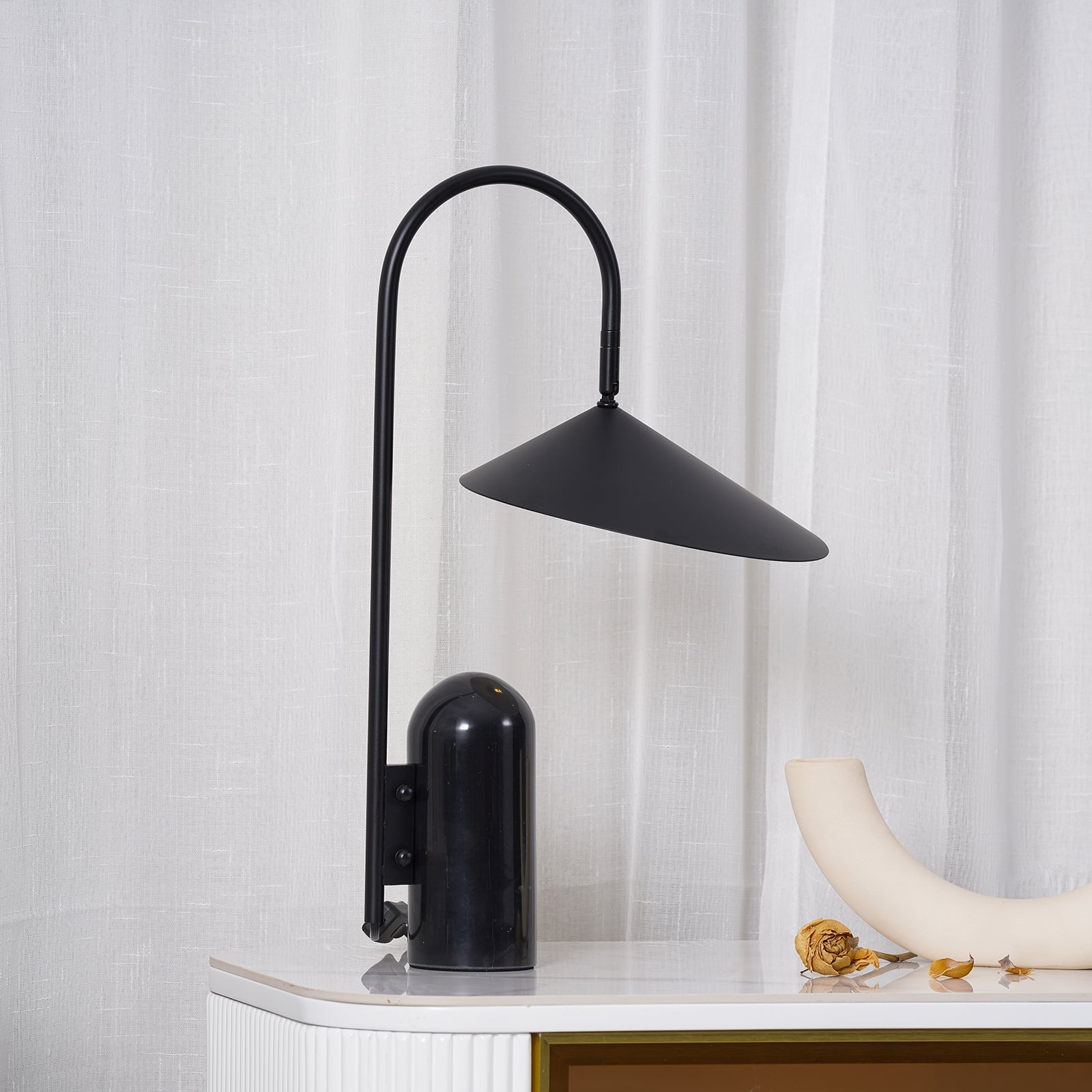 Arum Table Lamp - Lumpaz