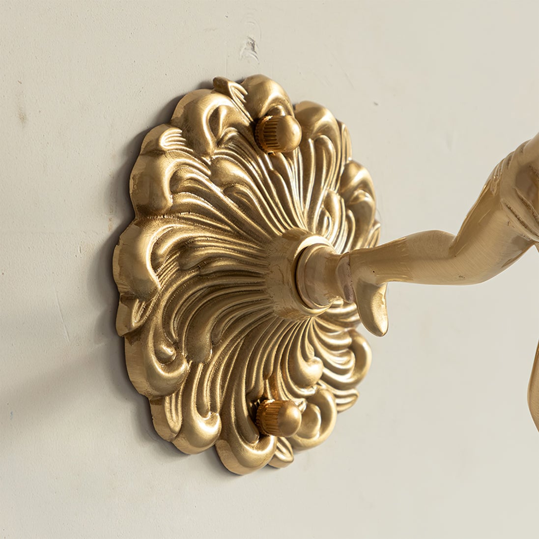 Putti Statuettes Brass Wall Lamp - Lumpaz