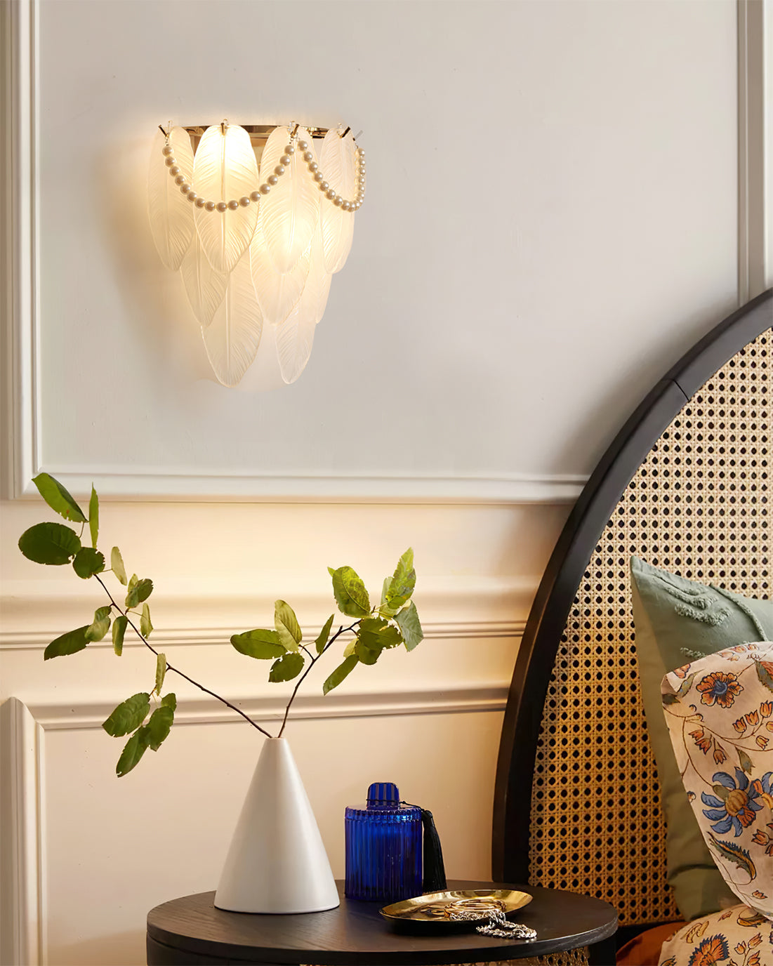 Feather Pearl Wall Lamp - Lumpaz