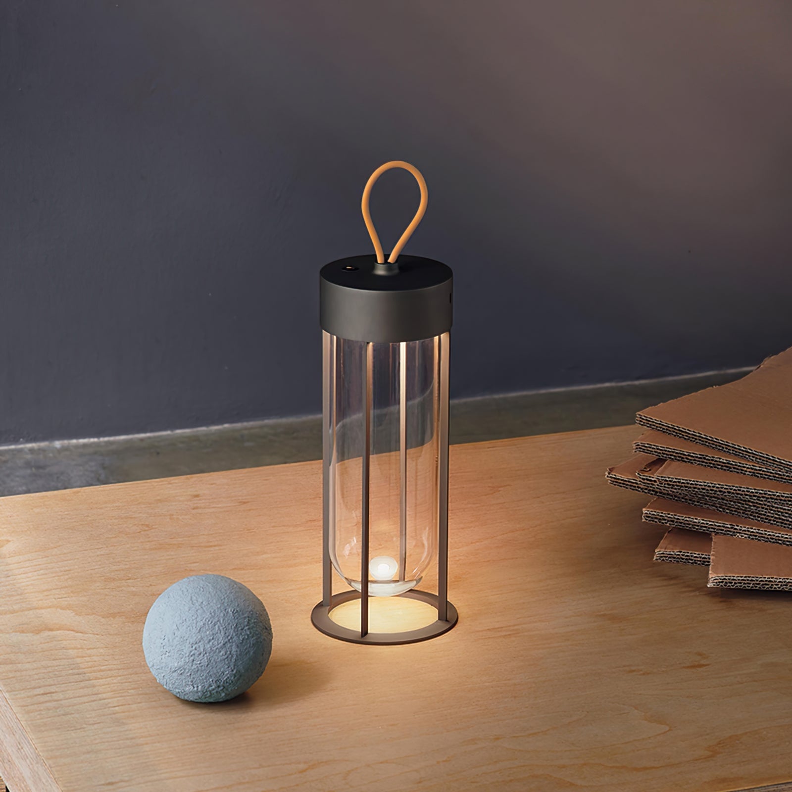 Vitro Built-in Battery Table Lamp - Lumpaz