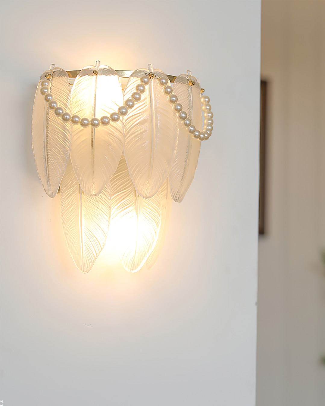 Feather Pearl Wall Lamp - Lumpaz