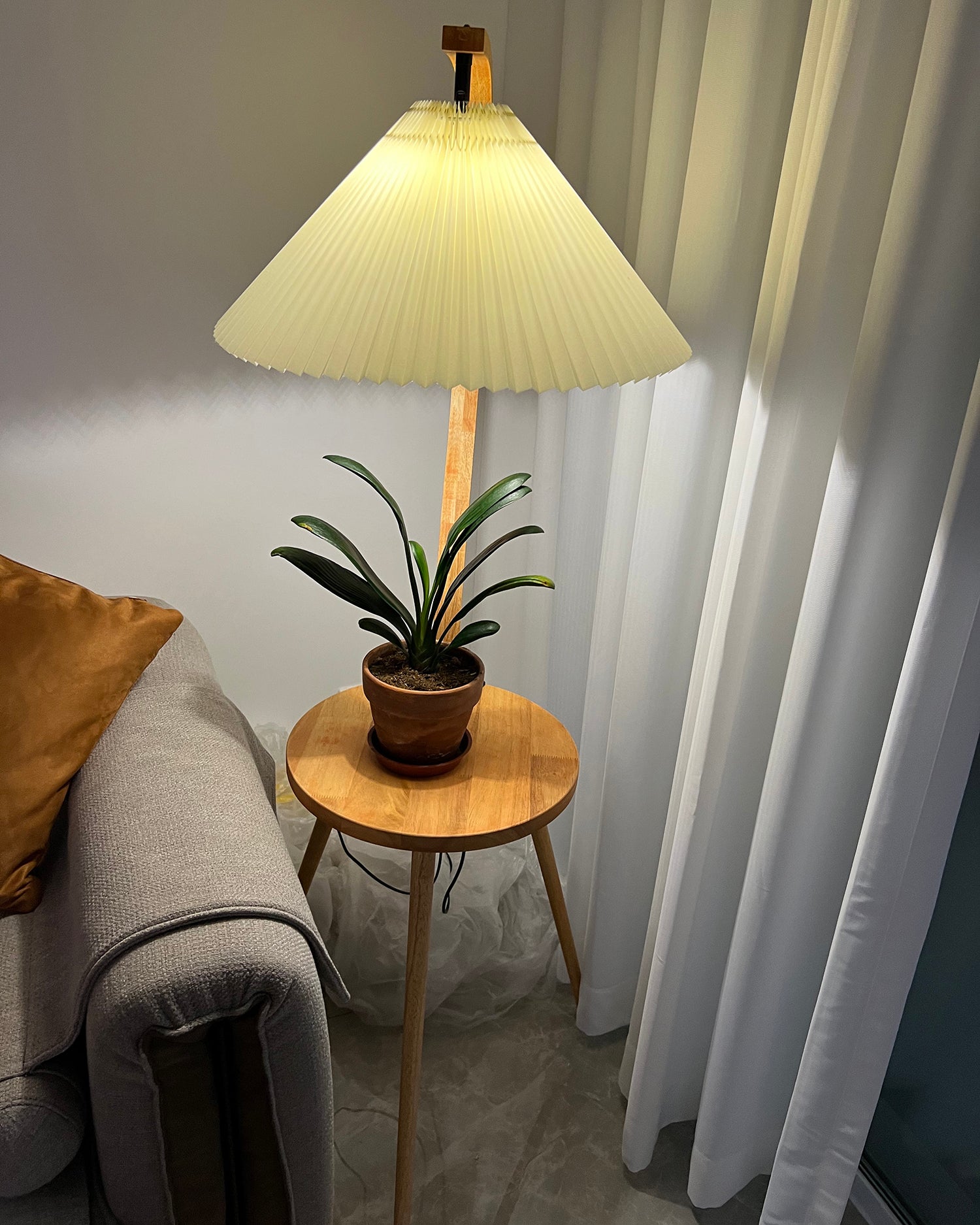 Caprani Tray Floor Lamp - Lumpaz
