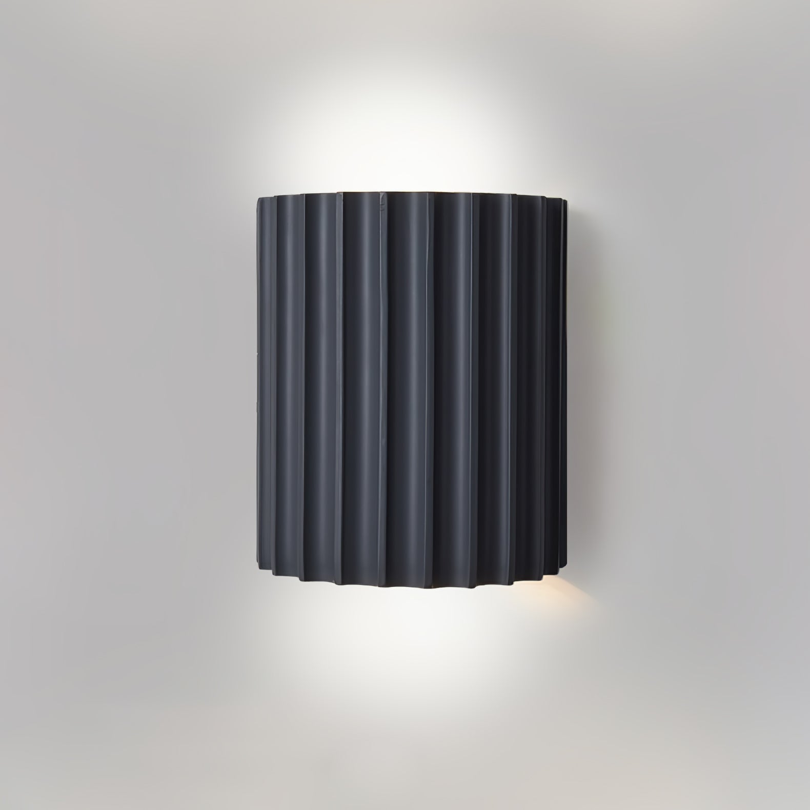 Fluted Resin Wall Lamp - Lumpaz