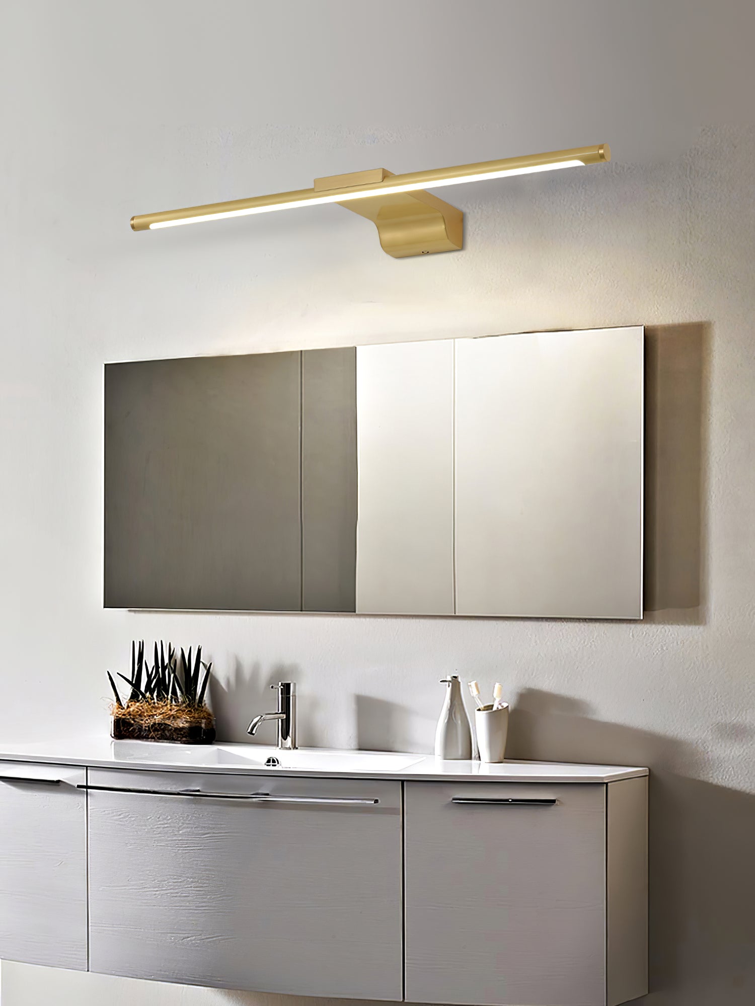 Metallic Streamlined Wall Lamp - Lumpaz