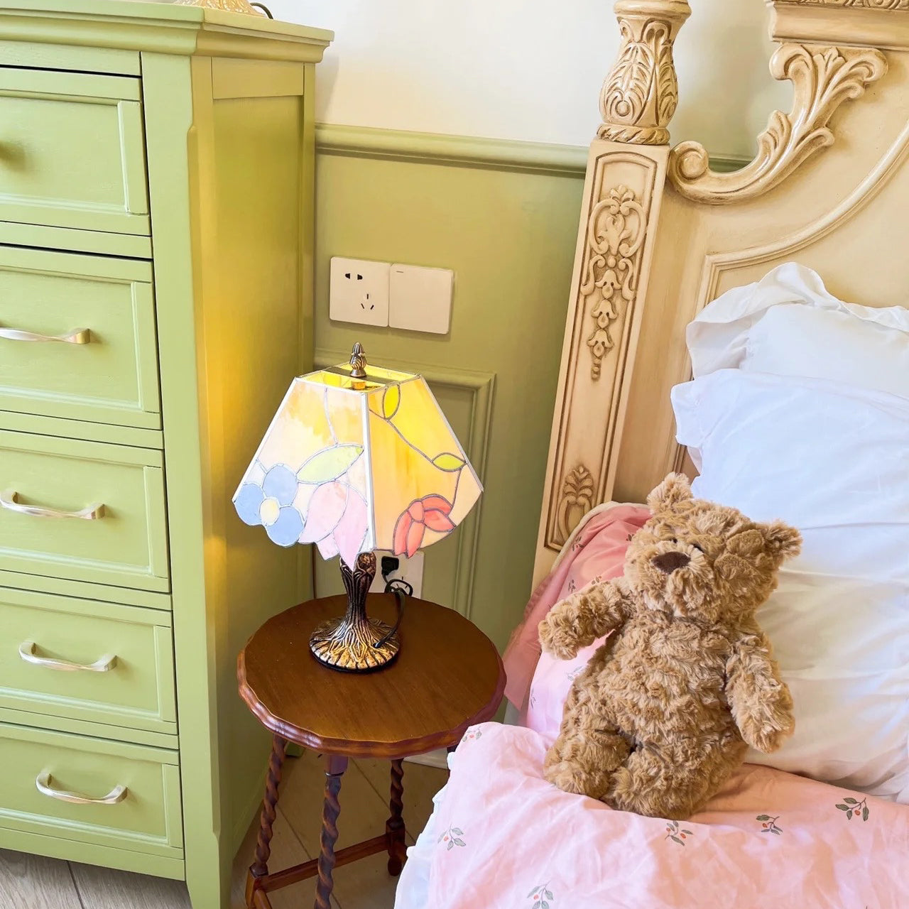 Tiffany Table Lamp - Lumpaz