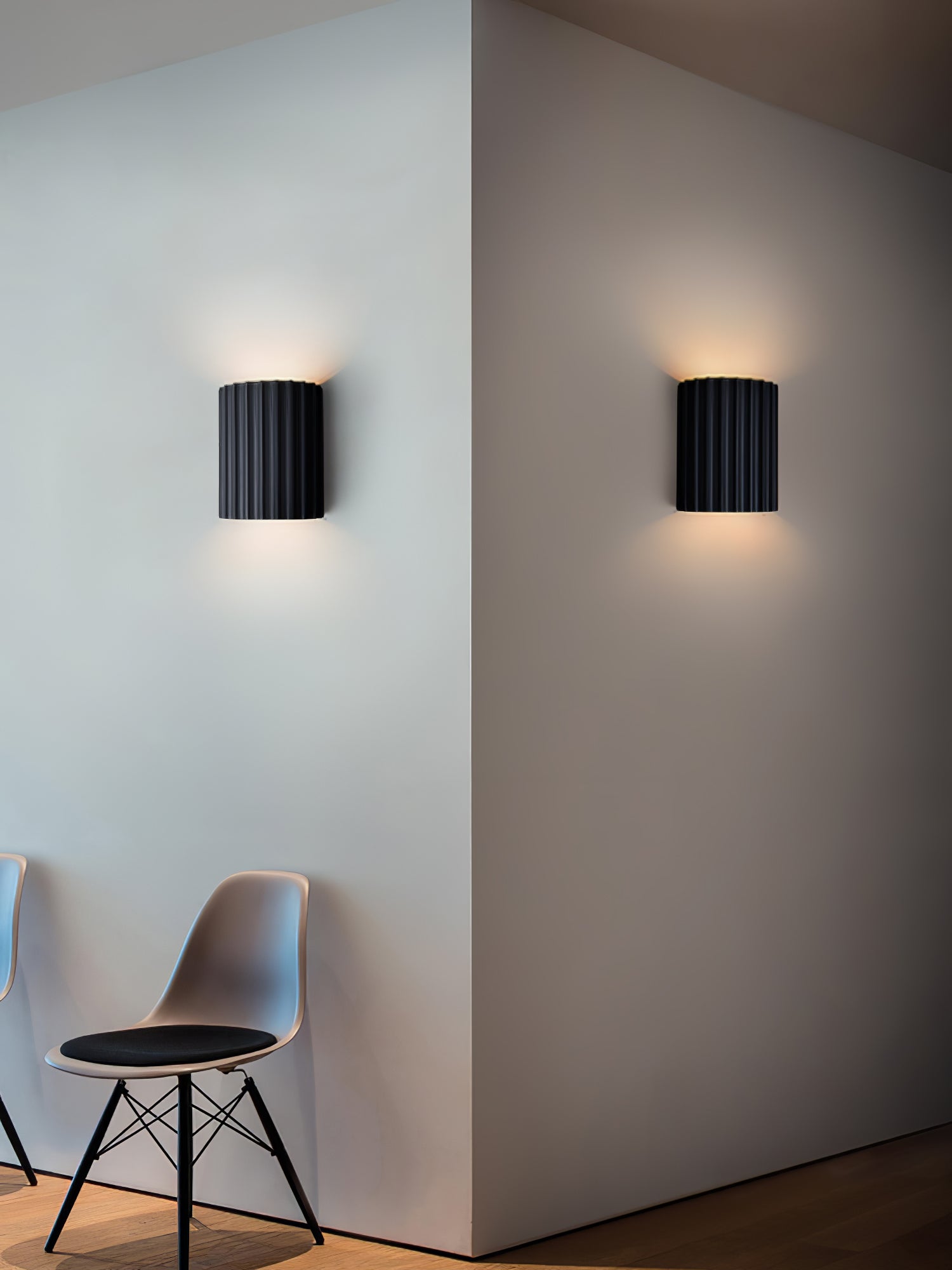 Fluted Resin Wall Lamp - Lumpaz