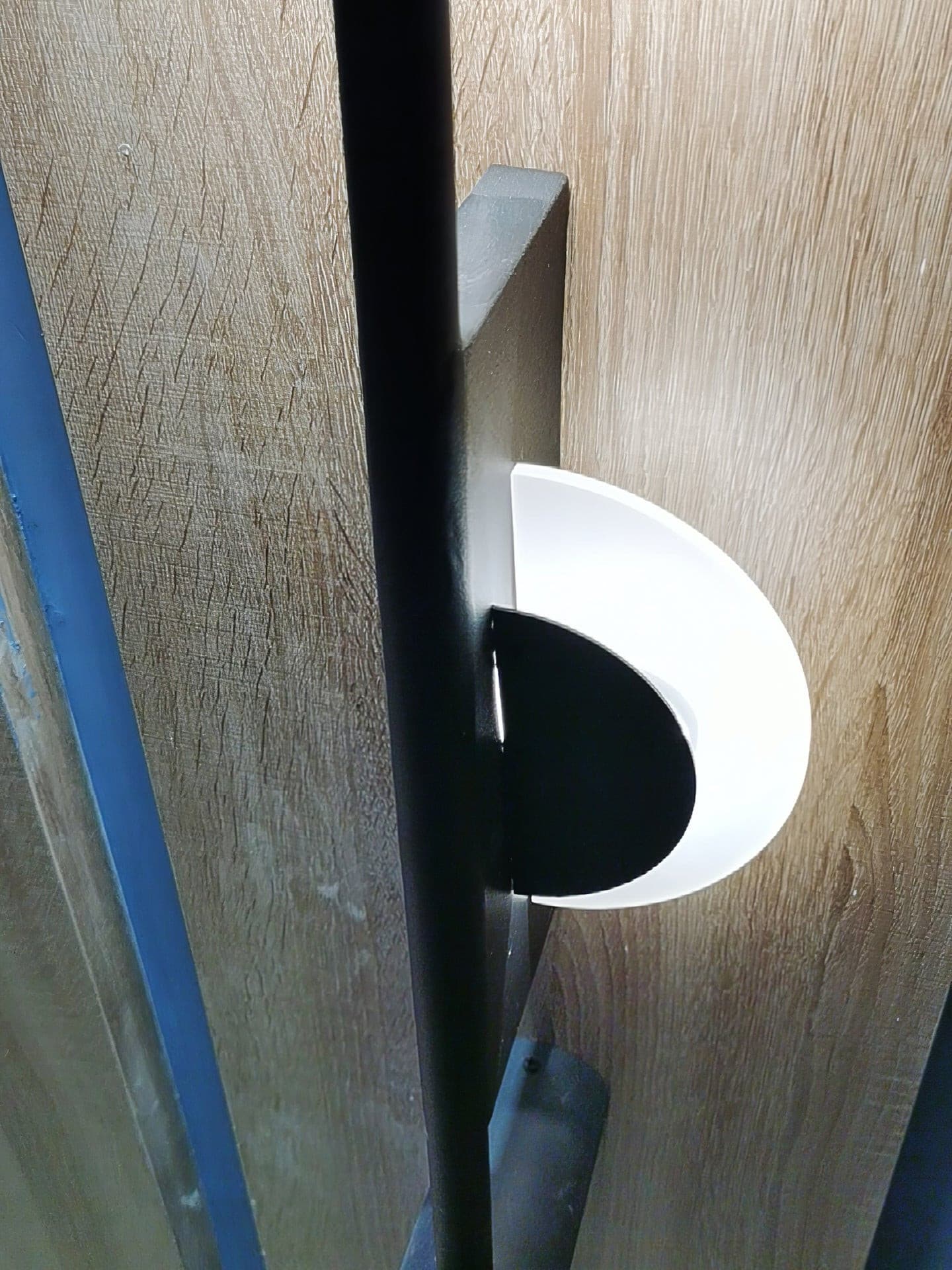 Black Slender Alabaster Wall Lamp - Lumpaz