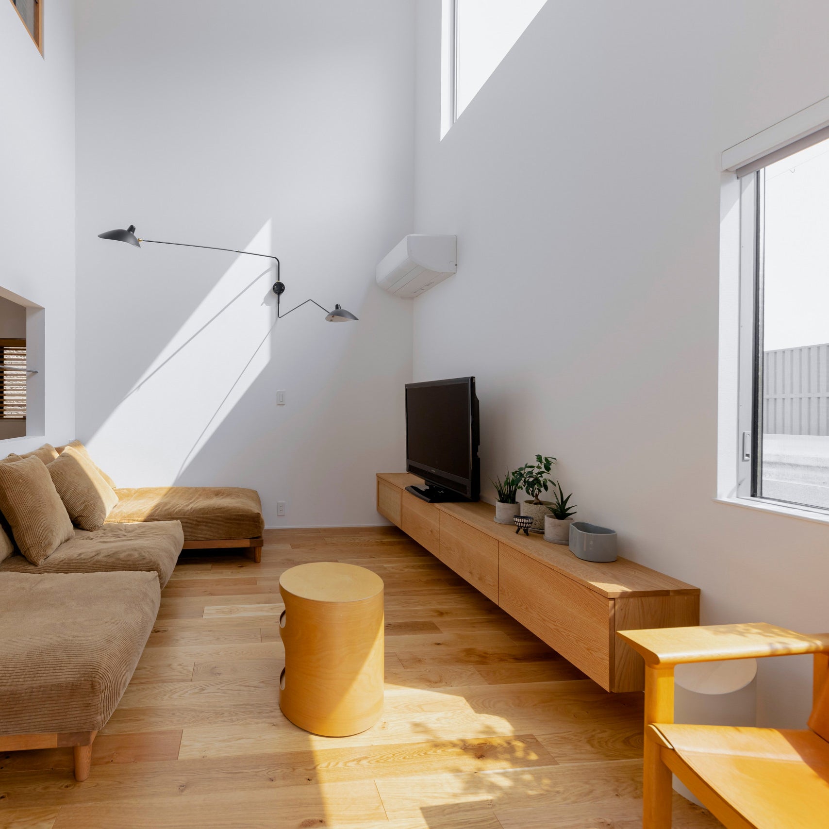 Serge Mouille Wall Lamp - Lumpaz