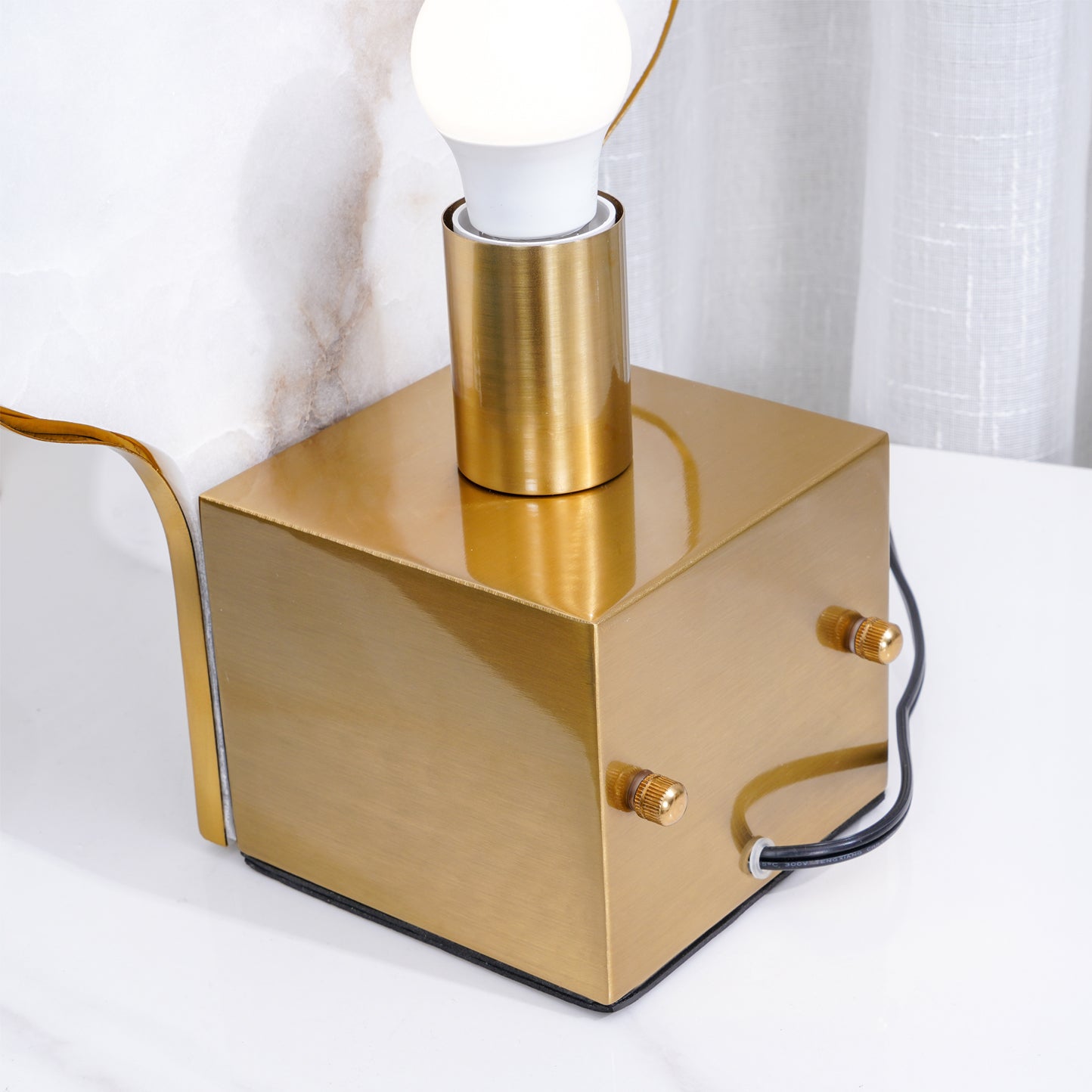 Andrea Alabaster Table Lamp - Lumpaz