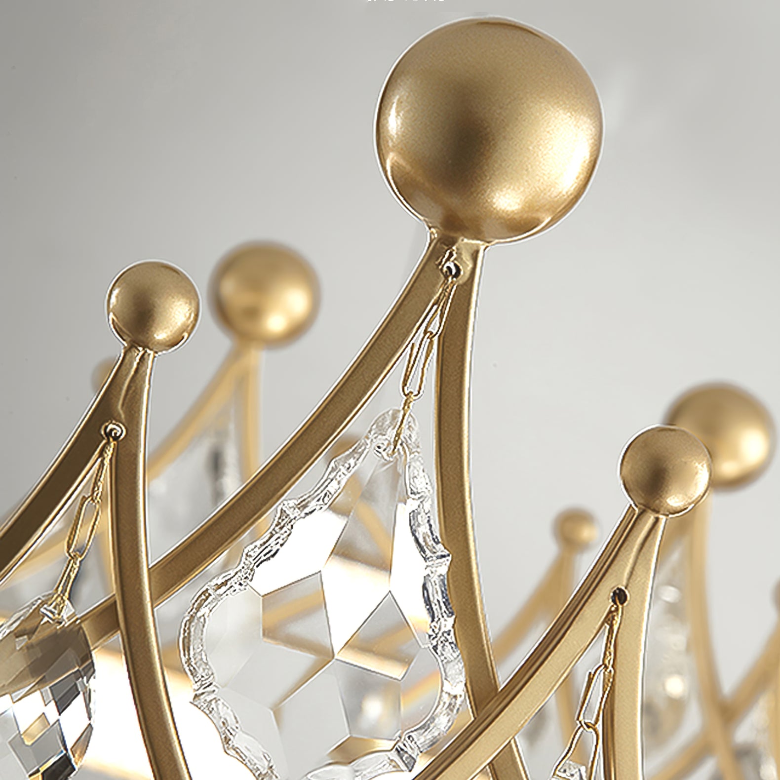 Crown Chandelier - Lumpaz