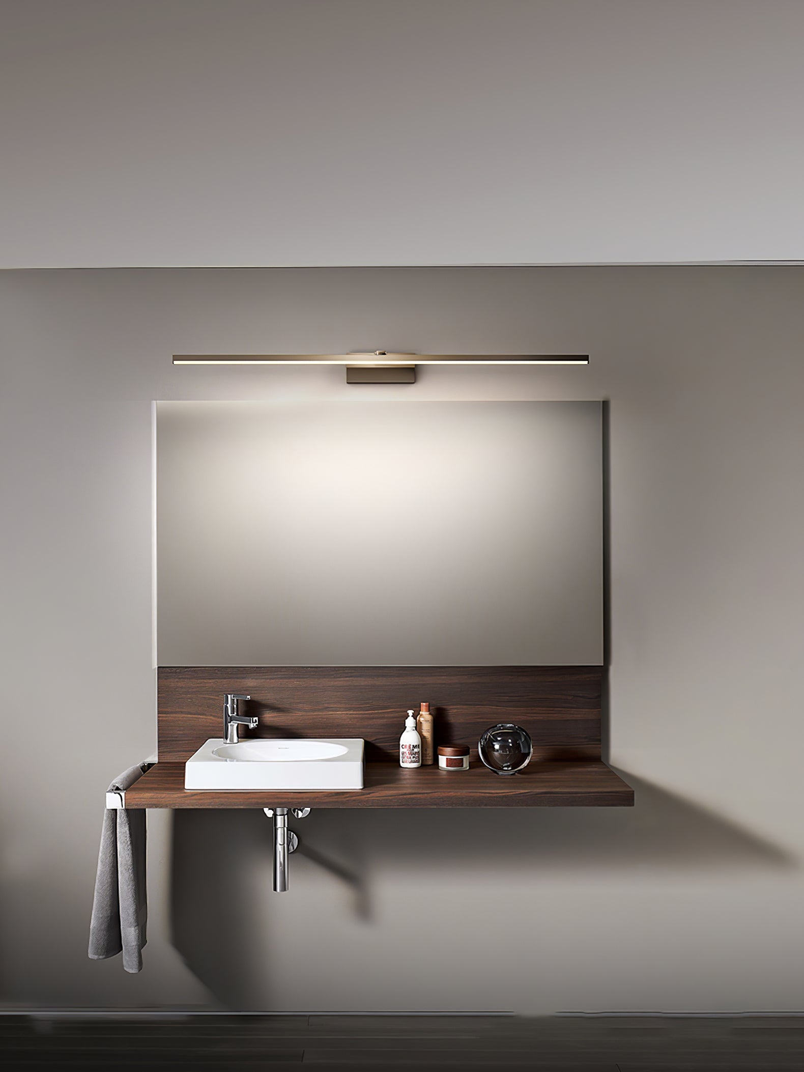 Metallic Streamlined Wall Lamp - Lumpaz