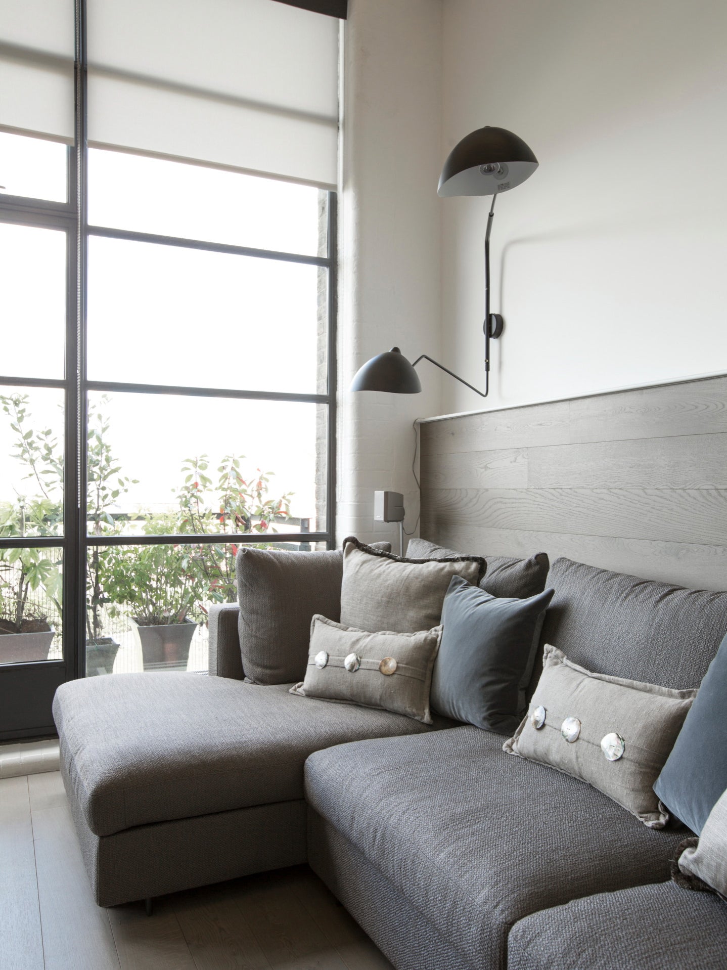 Serge Mouille Wall Lamp - Lumpaz