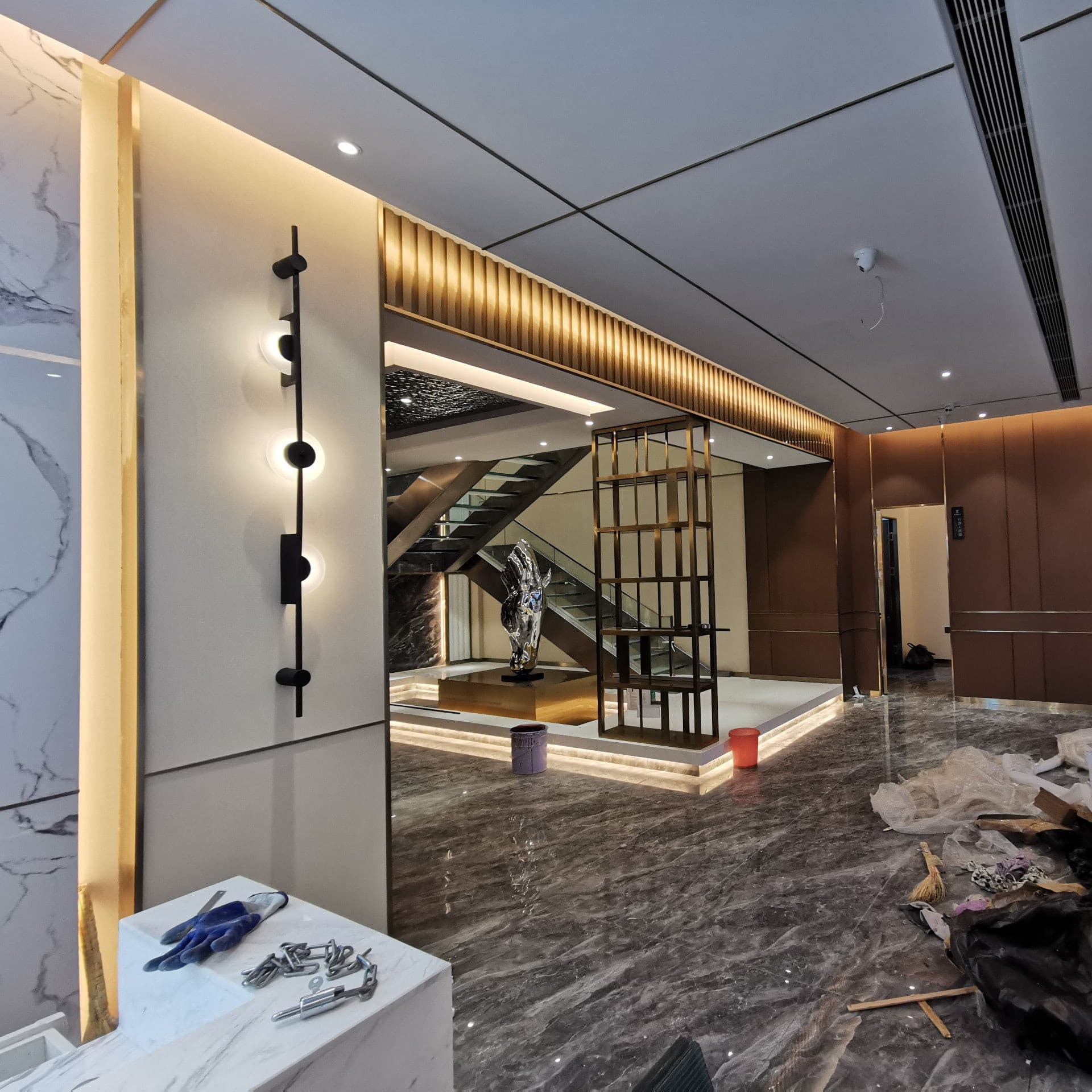 Black Slender Alabaster Wall Lamp - Lumpaz