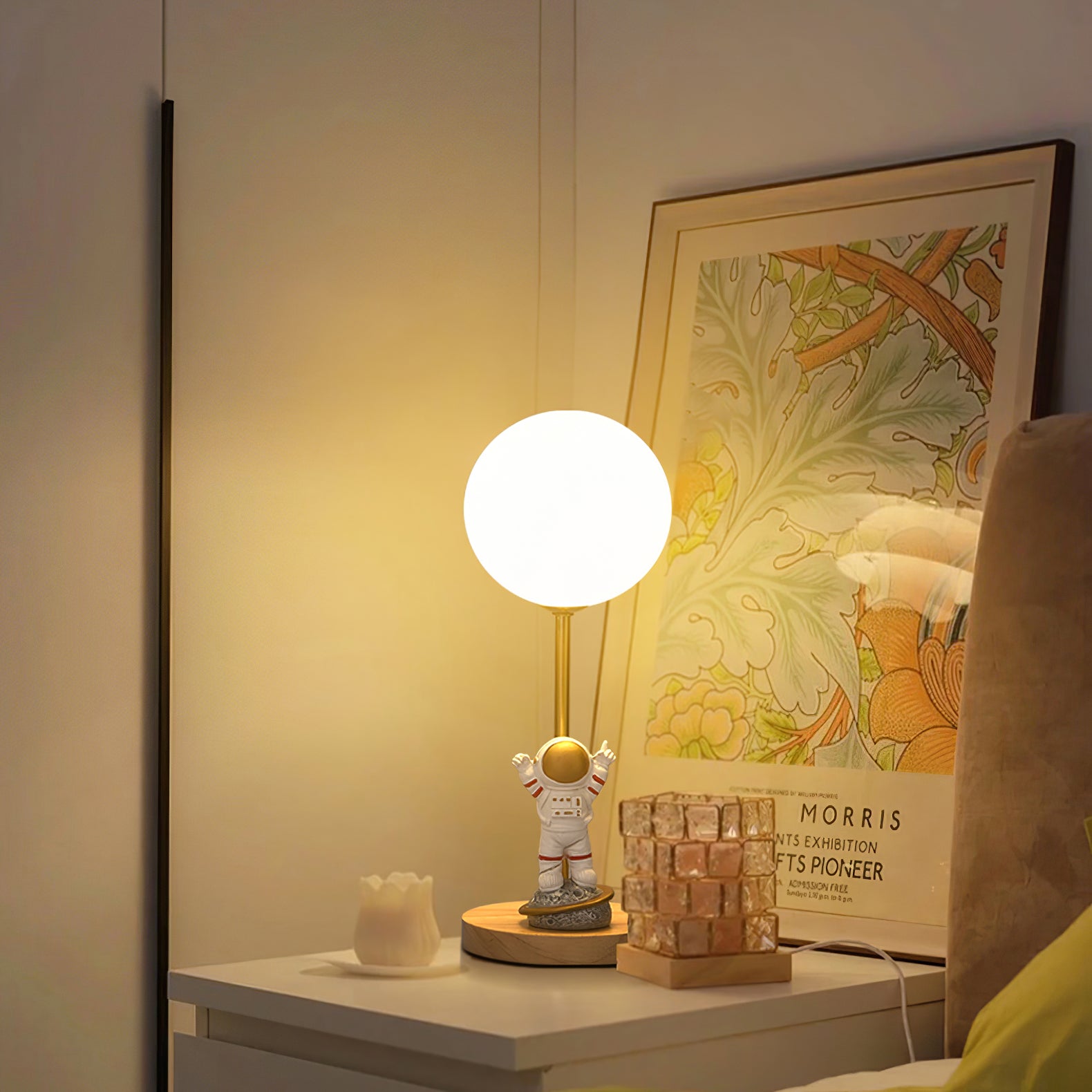 Creative Moon Table Lamp - Lumpaz