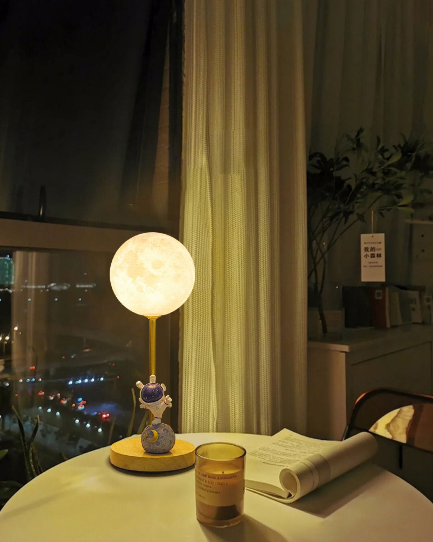 Creative Moon Table Lamp - Lumpaz