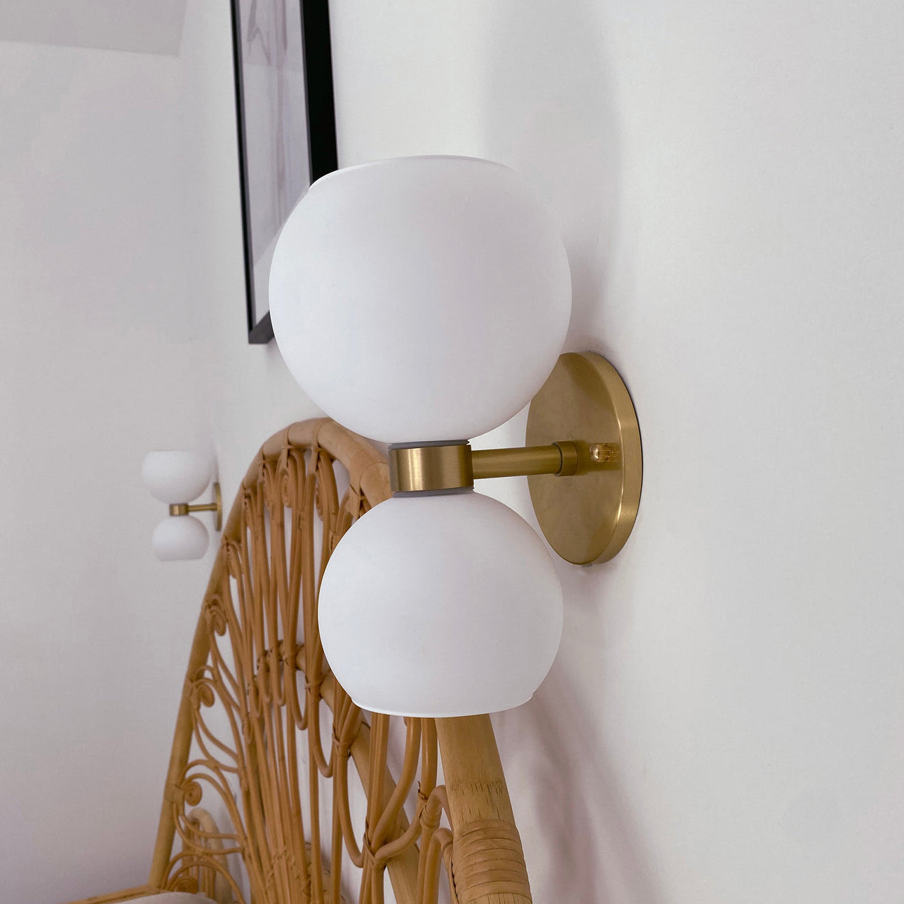 Round White Glass Bedroom Wall Lamp - Lumpaz