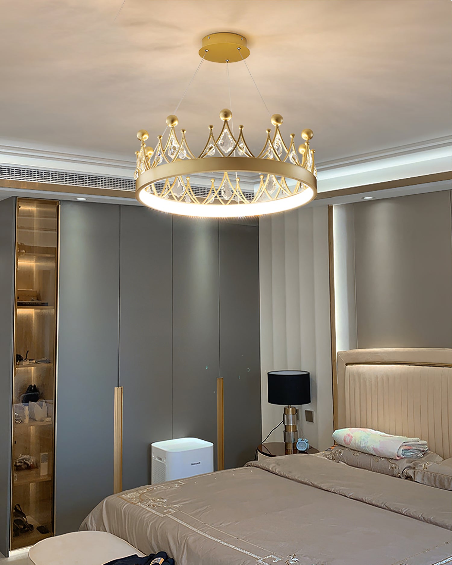Crown Chandelier - Lumpaz