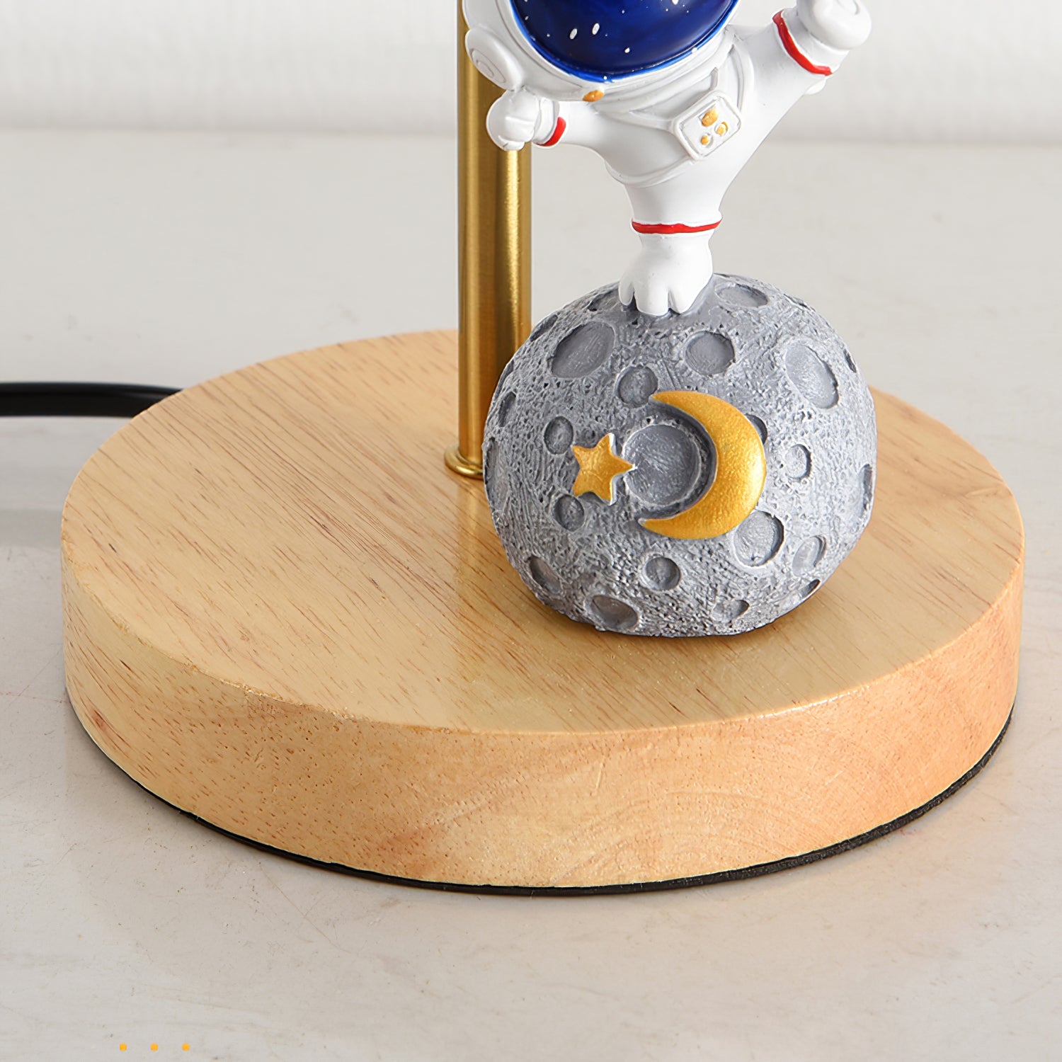 Creative Moon Table Lamp - Lumpaz