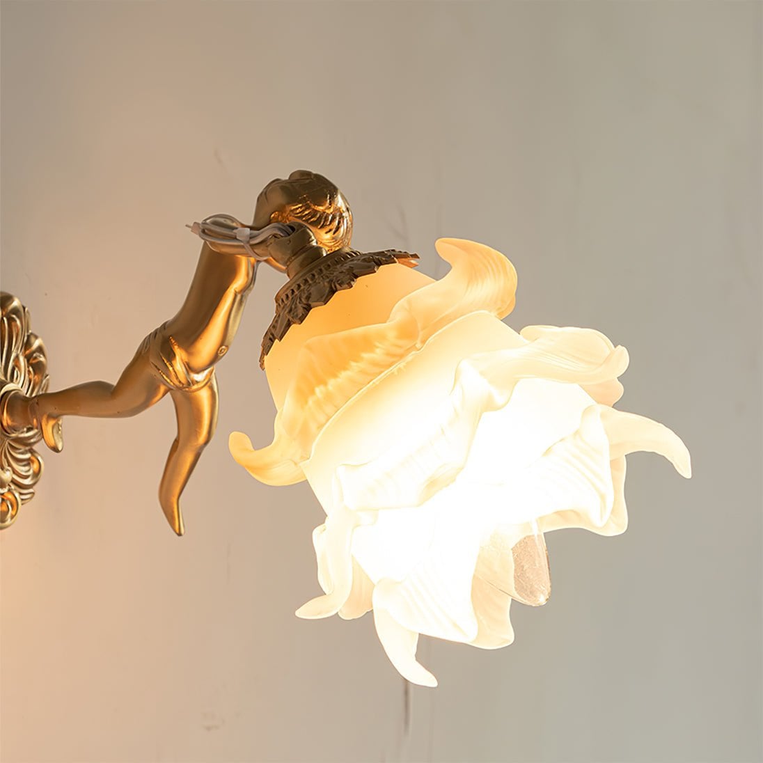 Putti Statuettes Brass Wall Lamp - Lumpaz
