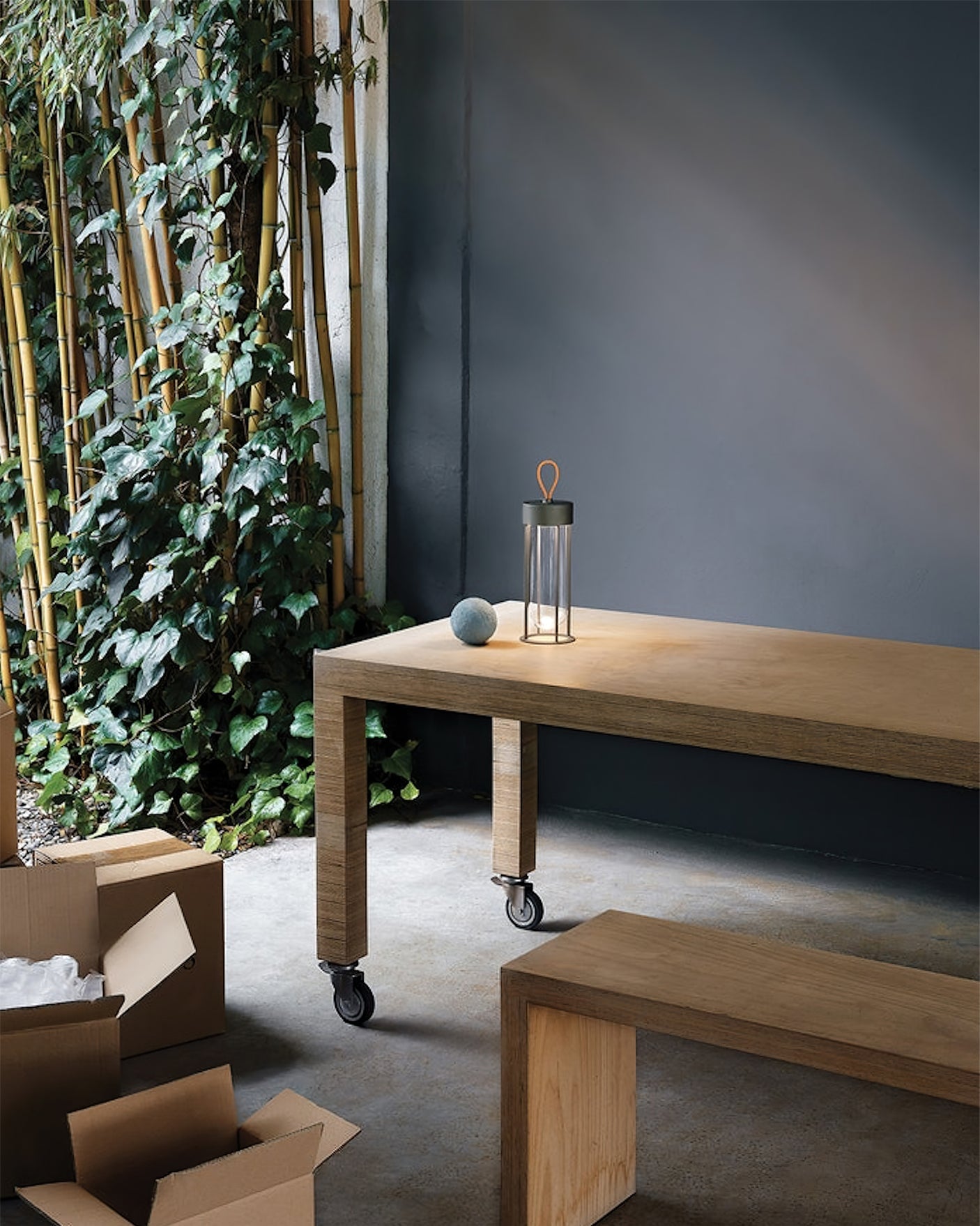 Vitro Built-in Battery Table Lamp - Lumpaz