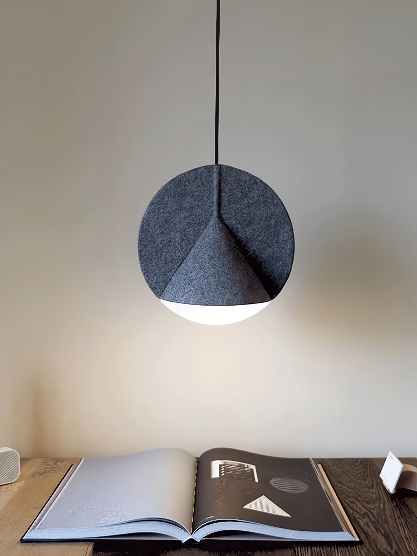 Ossa Resin Pendant Lamp - Lumpaz