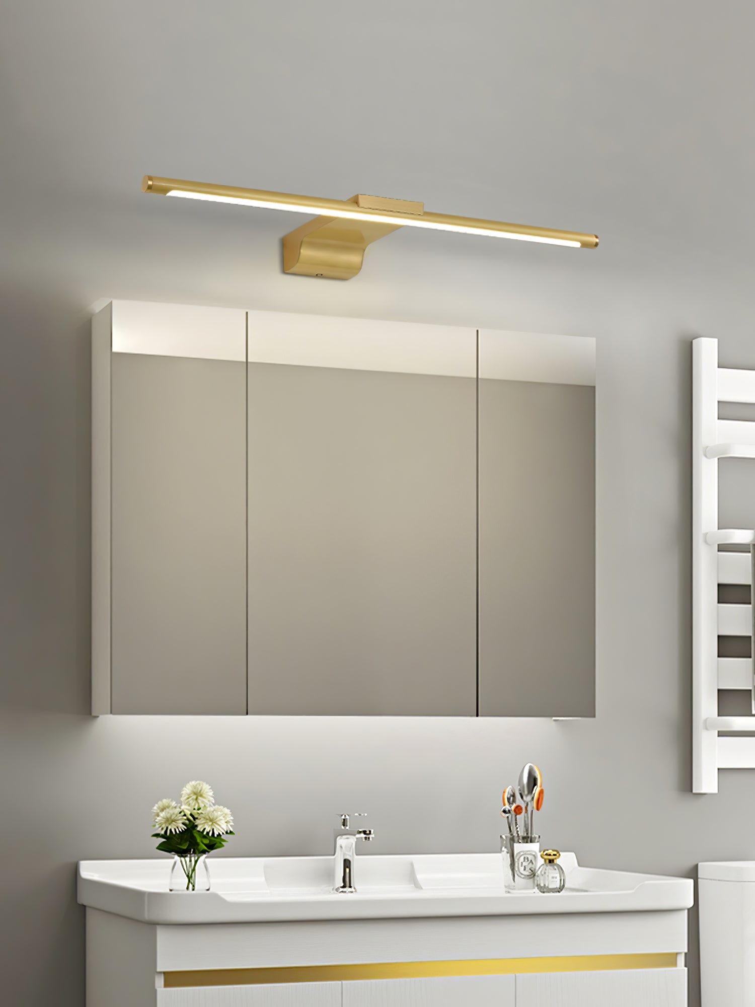 Metallic Streamlined Wall Lamp - Lumpaz