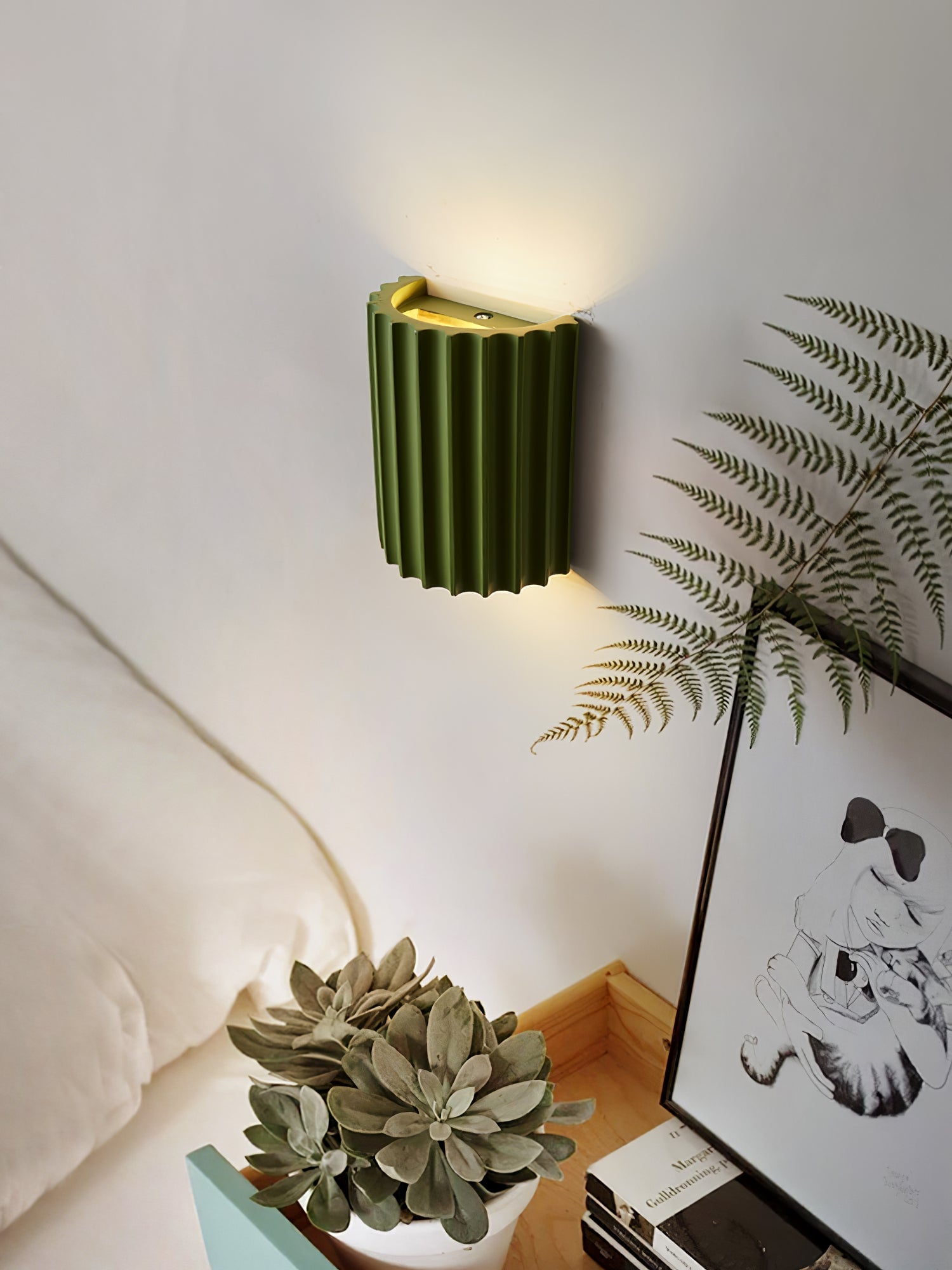 Fluted Resin Wall Lamp - Lumpaz