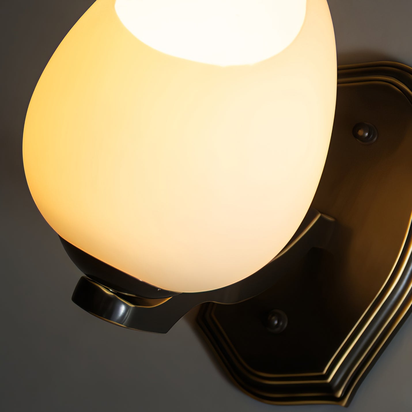 Egg Like Wall Lamp - Lumpaz