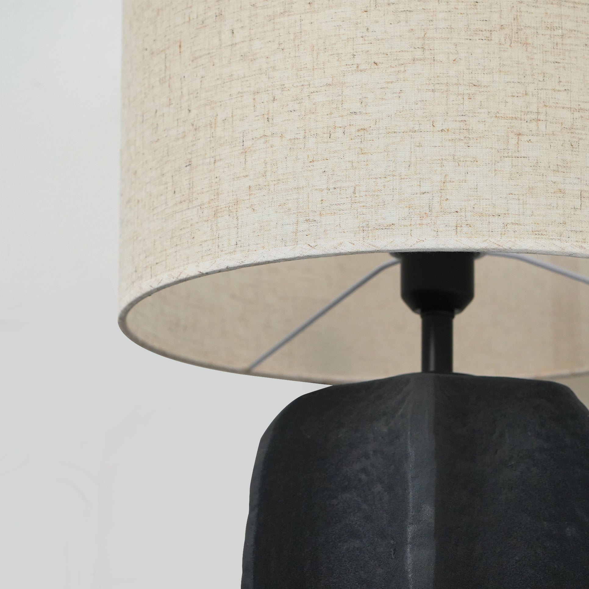 Torso Table Lamp - Lumpaz
