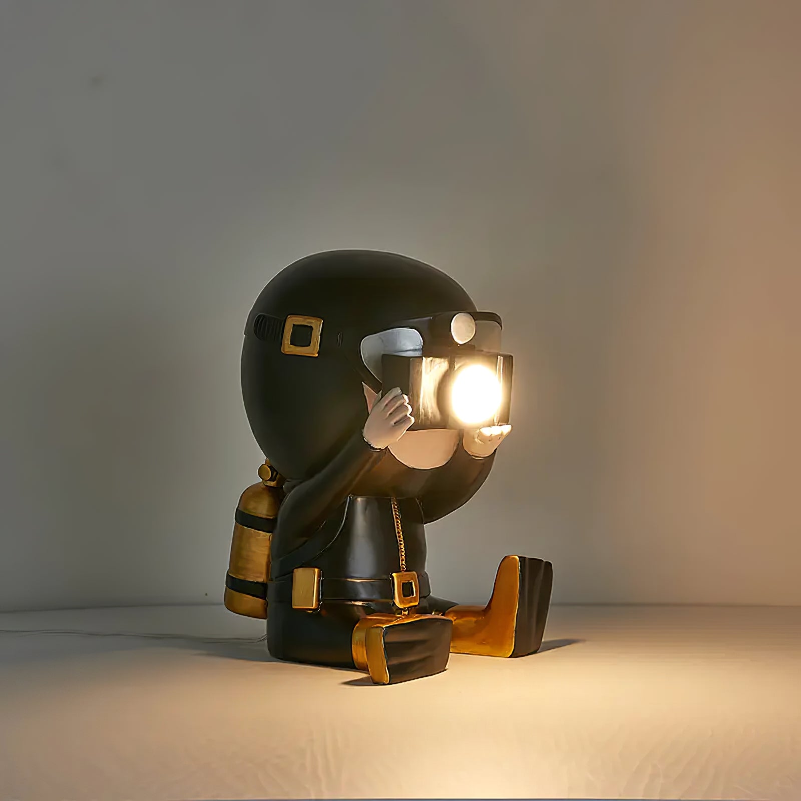 Diver Table Lamp - Lumpaz