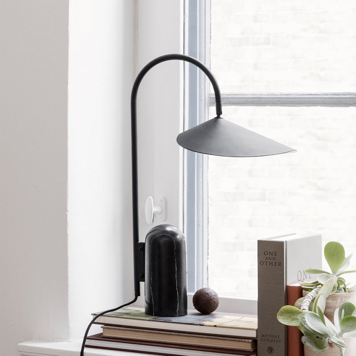Arum Table Lamp - Lumpaz