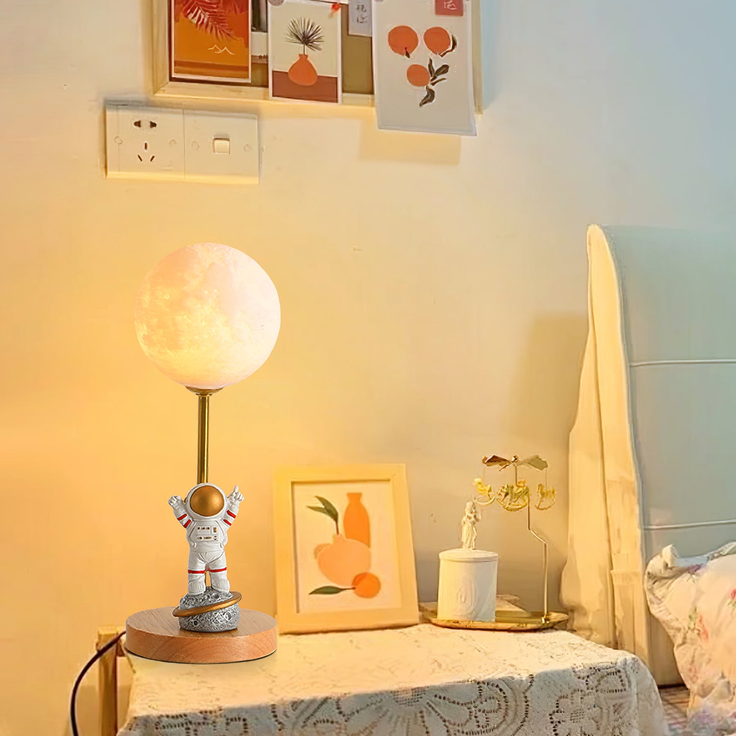 Creative Moon Table Lamp - Lumpaz