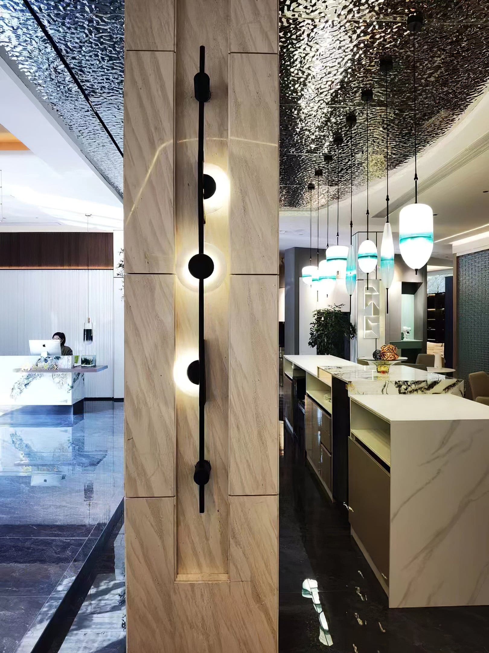 Black Slender Alabaster Wall Lamp - Lumpaz