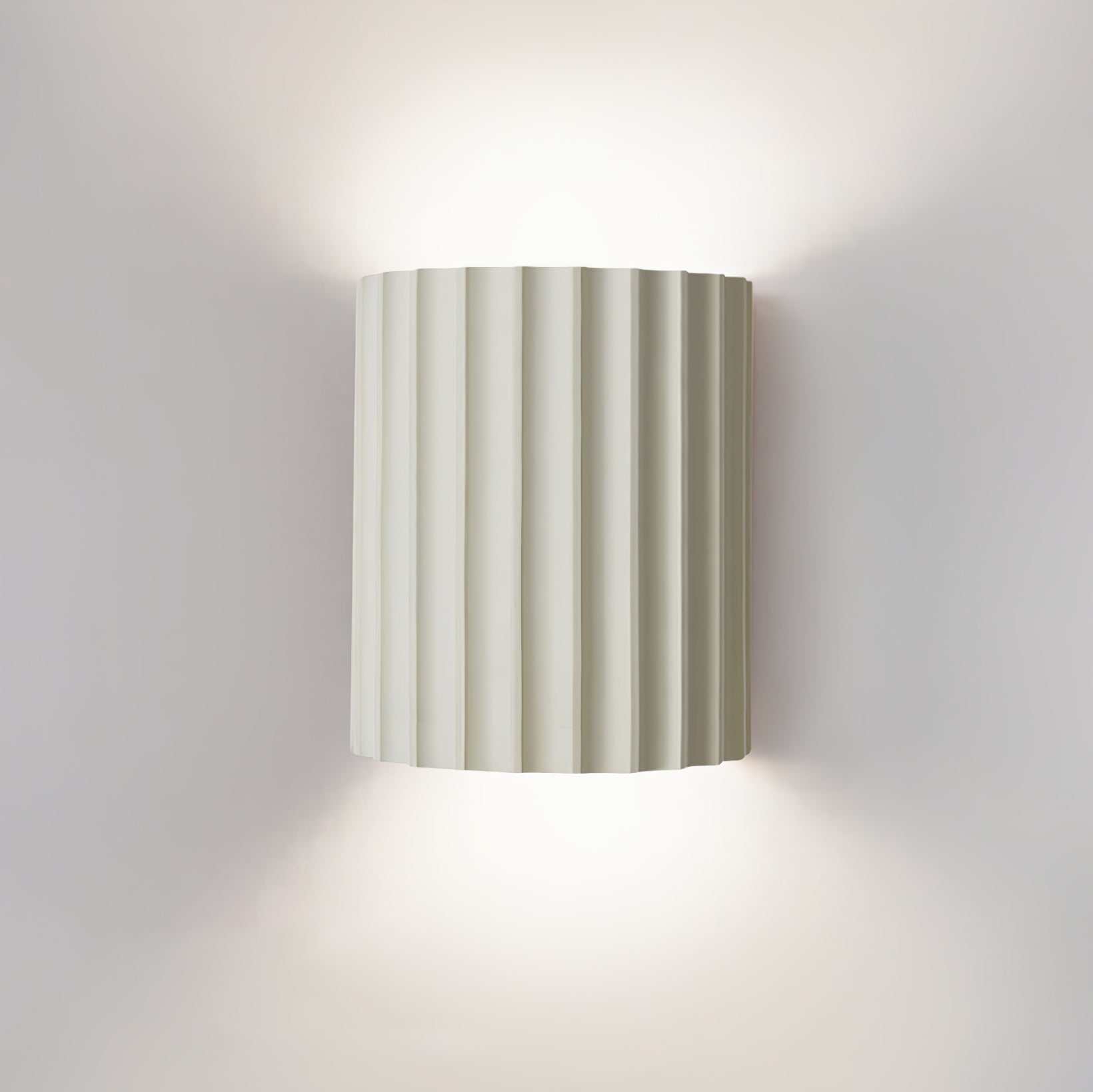 Fluted Resin Wall Lamp - Lumpaz