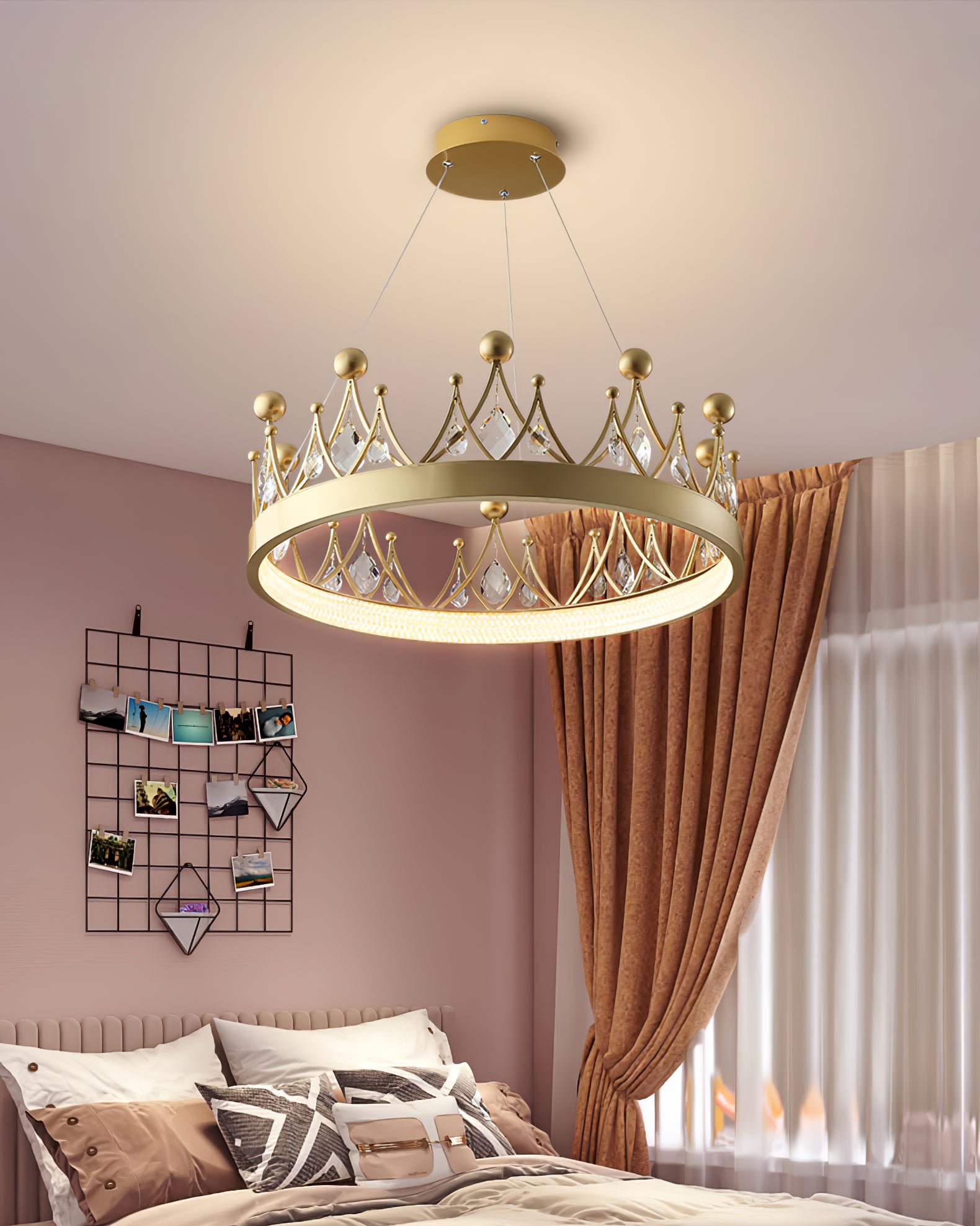 Crown Chandelier - Lumpaz