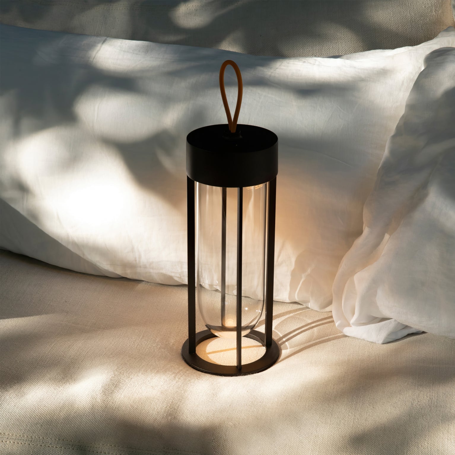 Vitro Built-in Battery Table Lamp - Lumpaz