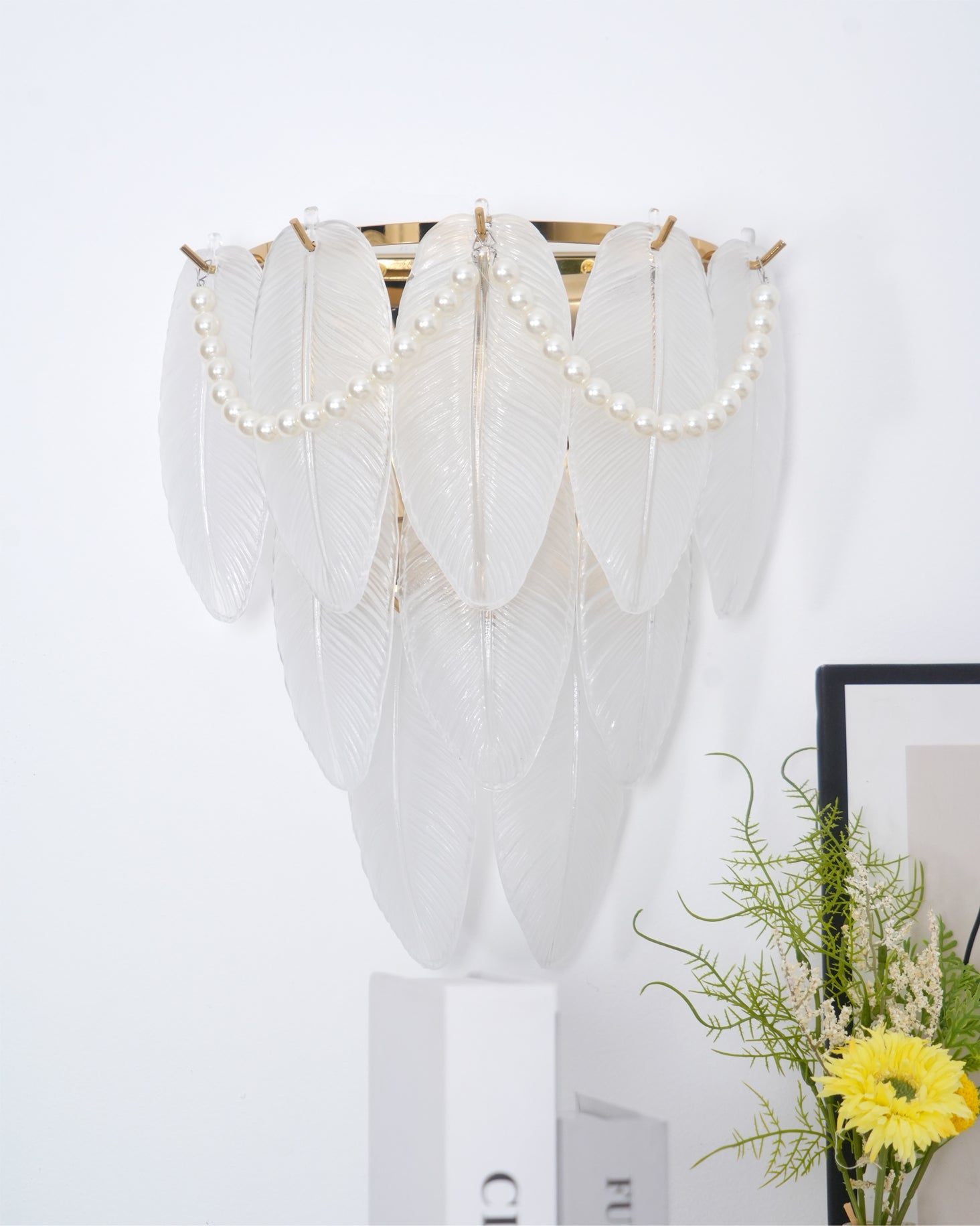 Feather Pearl Wall Lamp - Lumpaz