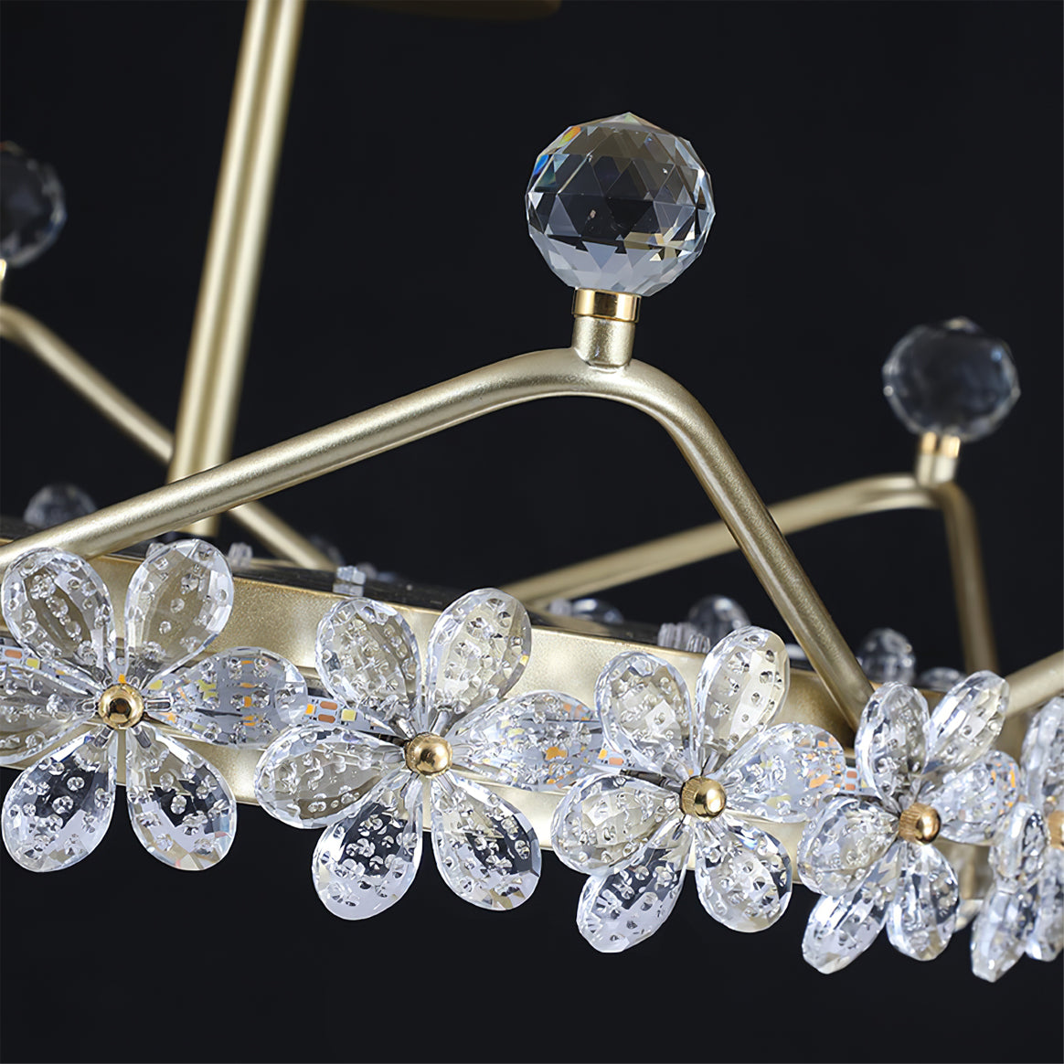 Petal Crown Ceiling Lamp - Lumpaz