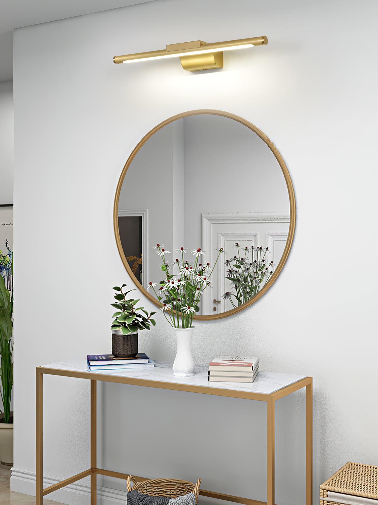 Metallic Streamlined Wall Lamp - Lumpaz