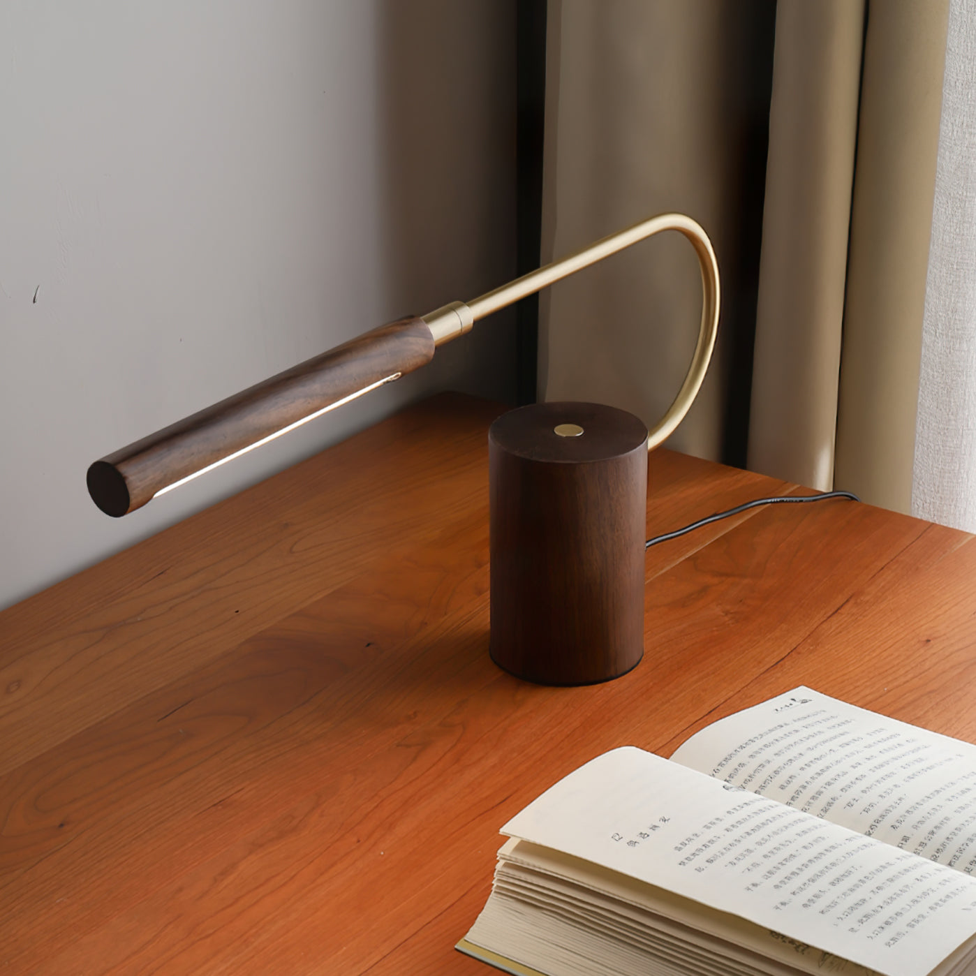 Banker Slim Table Lamp - Lumpaz